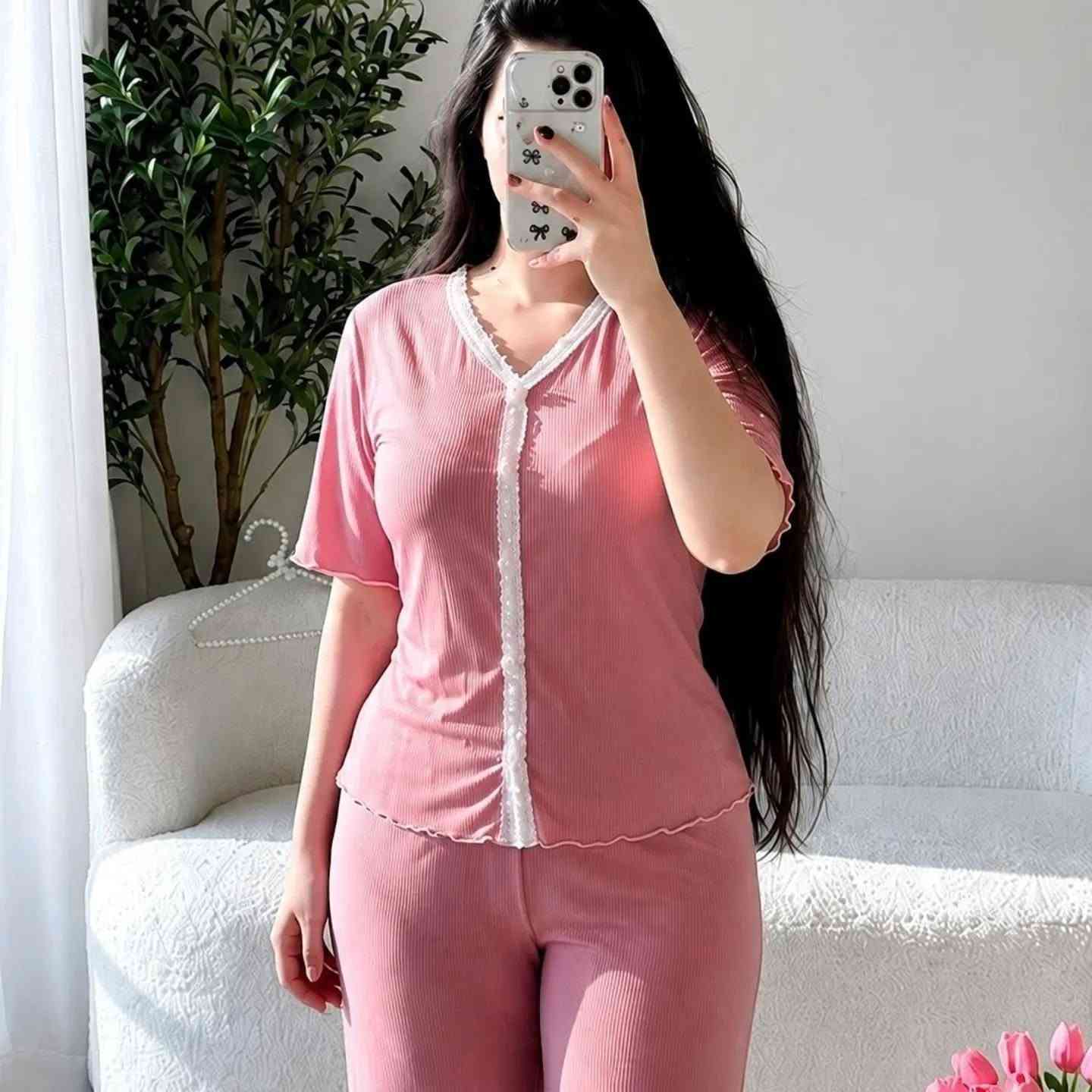 🇮🇶🔥 الجودة عنواننا دائماً 🔥🇮🇶
✨ تكرار 💃💃💃 تراك نسائي بناتي  سادة قطعتين — قمة الأناقة والراحة 😍 لوك ناعم وعصري بفصال أنيق يضيف لمسة أنوثة جذابة بكل تفاصيله 💕

🔹 نوع القماش:
ريب بوليستر تركي + قطن ليكرا
مطاط، مريح، وخفيف على الجسم
✨فصال مرتب وجودة عالية عالفحص✔️
✨ القياسات  L/XL /XXL ✔️
✨ يلبس من وزن ٥٠ الى وزن ٨٠ كيلو ✔️ 

 السعر 12 آلاف 🔥🔥 
🚘يوجد خدمة توصيل لجميع محافظات العراق ٤ الاف🚘

حجز عبر الواتساب ***********

للاستفسار عبر الخاص ماسنجر
