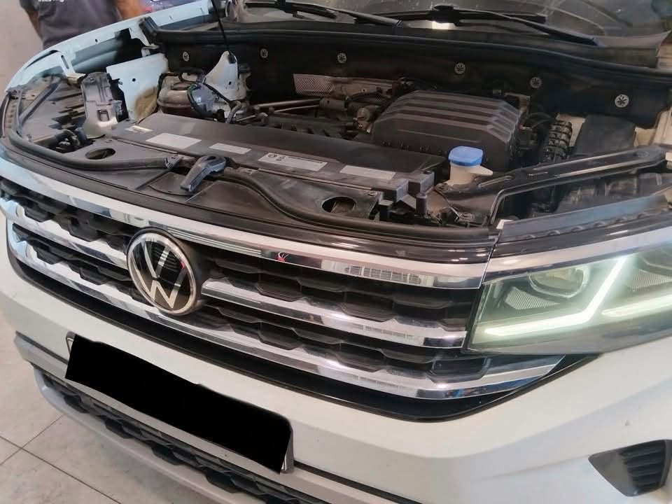 مركز شيرين لصيانة السيارات الالمانية 🇩🇪
.

🌹 زبائننا الكرام

تبديل دهن المحرك لجميع سيارات Volkswagen Group باستخدام الزيت المطابق لمواصفات الشركة المصنعة ، مع تبديل:

✅ فلتر الدهن
✅ فلتر الهواء
✅ فلتر التبريد
✅ غسل وتنظيف المحرك بالكامل 

‼️ معلومة مهمة:
تختلف مواصفات دهن المحرك من سيارة إلى أخرى، حيث يعتمد كل محرك على كود زيت خاص به وفقًا لمعايير شركة Volkswagen، ومن أبرزها:

🔹 VW 508
🔹 VW 504
🔹 VW 502

لذلك نحرص على اختيار الكود المناسب لكل سيارة حسب موديلها ونوع محركها، لضمان أفضل حماية للمحرك، والحفاظ على أدائه وكفاءته كما أوصت به الشركة المصنعة

.

‏‎زبائننا الكرام 

‏‎عروض وكالتنا 

🎁 عروض وكالة شيرين

✅ تبديل هيدروليك الكير بدون أجور عمل.

✅ فحص كمبيوتر مجاني في اوقت تحتاجه سيارتك وذلك حالة  تبديل دهن المحرك في وكالتنا.

✅ فحص الصدر الأمامي او السيارة مجاناً في اي وقت تحتاجه سيارتك وذلك  تبديل دهن المحرك في وكالتنا.

🎉 كما تدخل تلقائياً في:

🔹 السحبة الشهرية للفلاتر المجانية.
🔹 سحبة اجور  عمل المجانية  .

🌹
🌹

موقع شركتنا 

‏https://maps.google.com/?q=36.168079,44.011108

‏‎‏‎شركة شيرين ( وكالة فولكس واگن & سكودا) 

‏‎اربيل - قرب نقليات بغداد ( كراج بغداد) - بالقرب من مرطبات 9* 9 

📞***********-***********

#Tiguan  #passat  #Volkswagen #atlas #jetta #volkswagen
