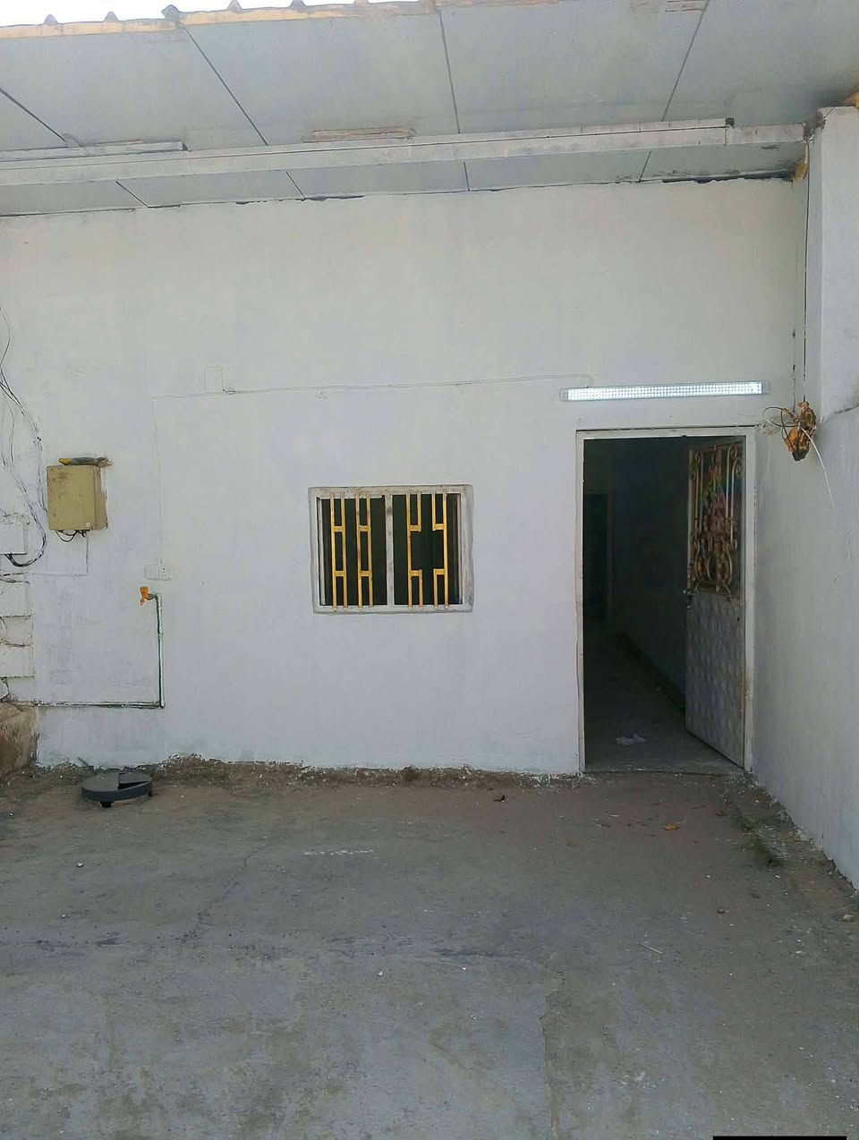 بيت لمساحه 125م بحي
البتول شارع ابو ثلاجات سعد جدا
مناسب ب20وبيه مجال بصيط 
متوفره جميع لخدمات مي كهرباء 
سحب ***********
