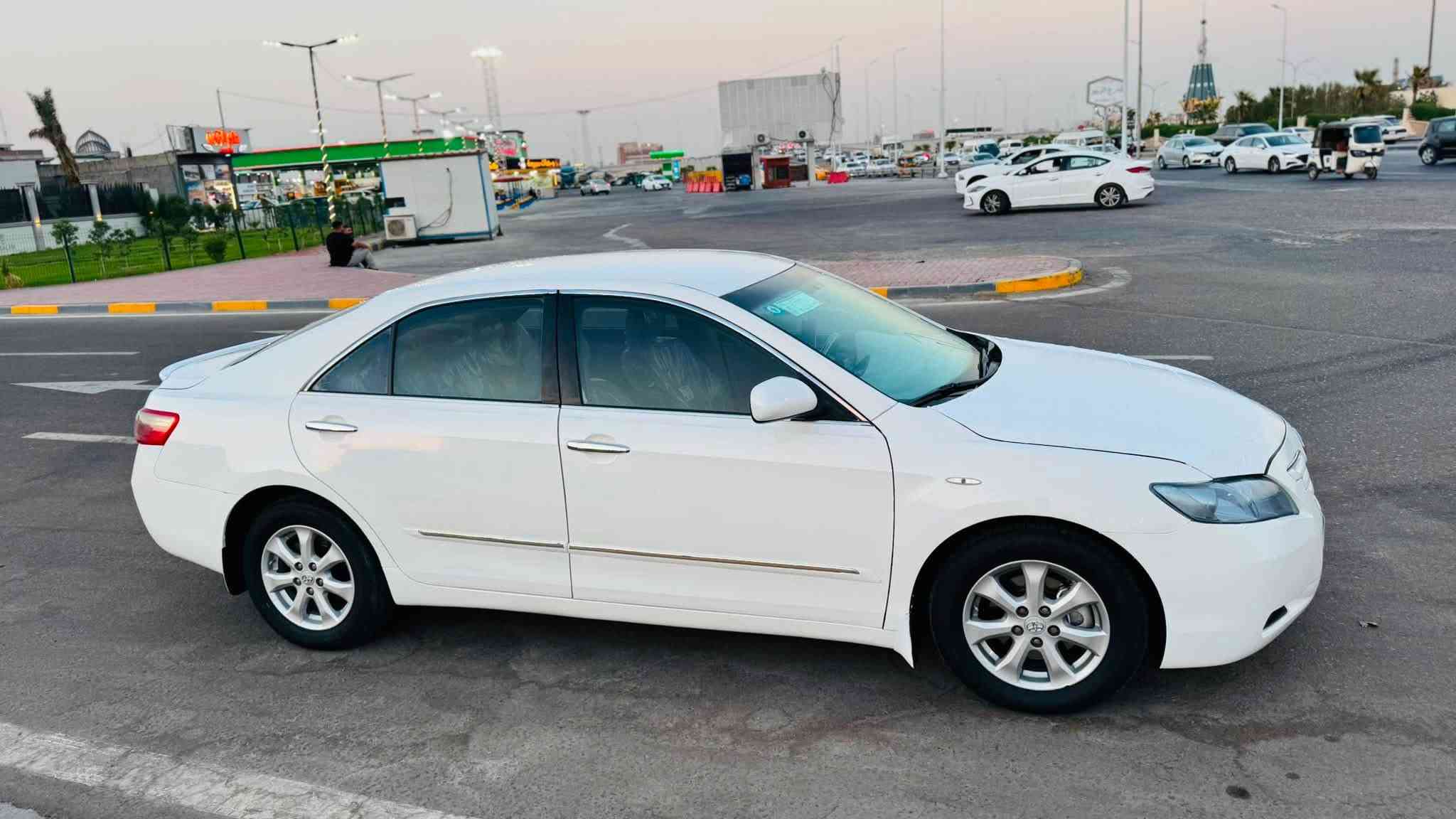 سلام عليكم كامري 2008 خليجي GL فول مواصفات عده الفتحه شاشه كامره حساسات داخل صاج بيجي 
مكفوله من الضربه صبغ رشات تجميل وكافه الاصواليات رقم بصره هزه ورقم وسنويه 2028 بسمي شخصيا مكينه وكير خير من الله حداده تخم تاير تبريد جاهزه اي نقص مابيه السعر 98 ورقه عنواني البصره ***********
