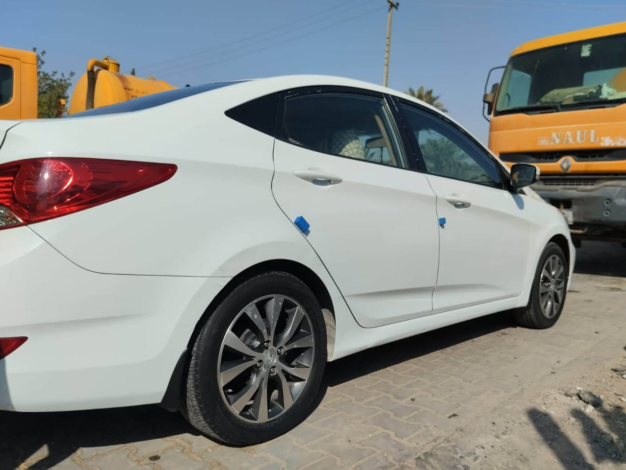 اكسنت موديل١٥  بيها صبغ بقبق الجنطه بدون فتح والباقي كفاله محرك ١٦٠٠ جاهزه السياره السعر ٩٠ اي استفسار الاتصال  ***********
