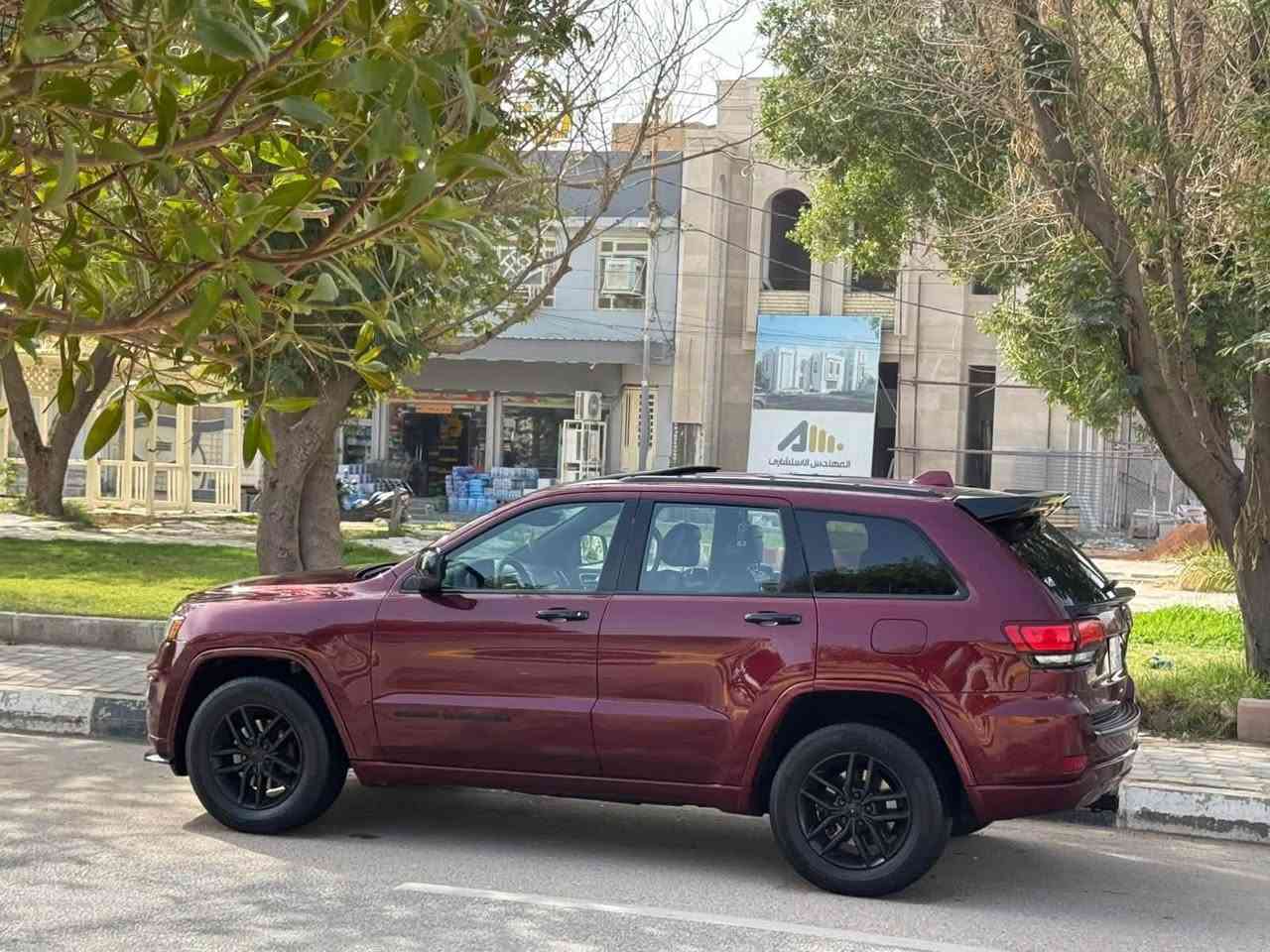 السلام عليكم 
للبيع جيب لاريدو بلاك توب موديل 2019 
السياره بأسمي تحويل ثاني يوم 
حادث السياره جاملغات 2 امامي وبنيد تبديل
والبيبان بيهن صبغ اثر شخوط من جهة السايق / وصور السونر مرفق بالمنشور 
ماشيه 106 الف ميل السياره استخدام شخصي ونضيفه وفول مواصفات مناقصه شي وسعر مناسب 
#السعر 180 ورقه وبيها مجال شي قليل للشراي 
عنوان السياره بغداد / حي القاهره 
الاستفسار الاتصال *********** بي واتساب

