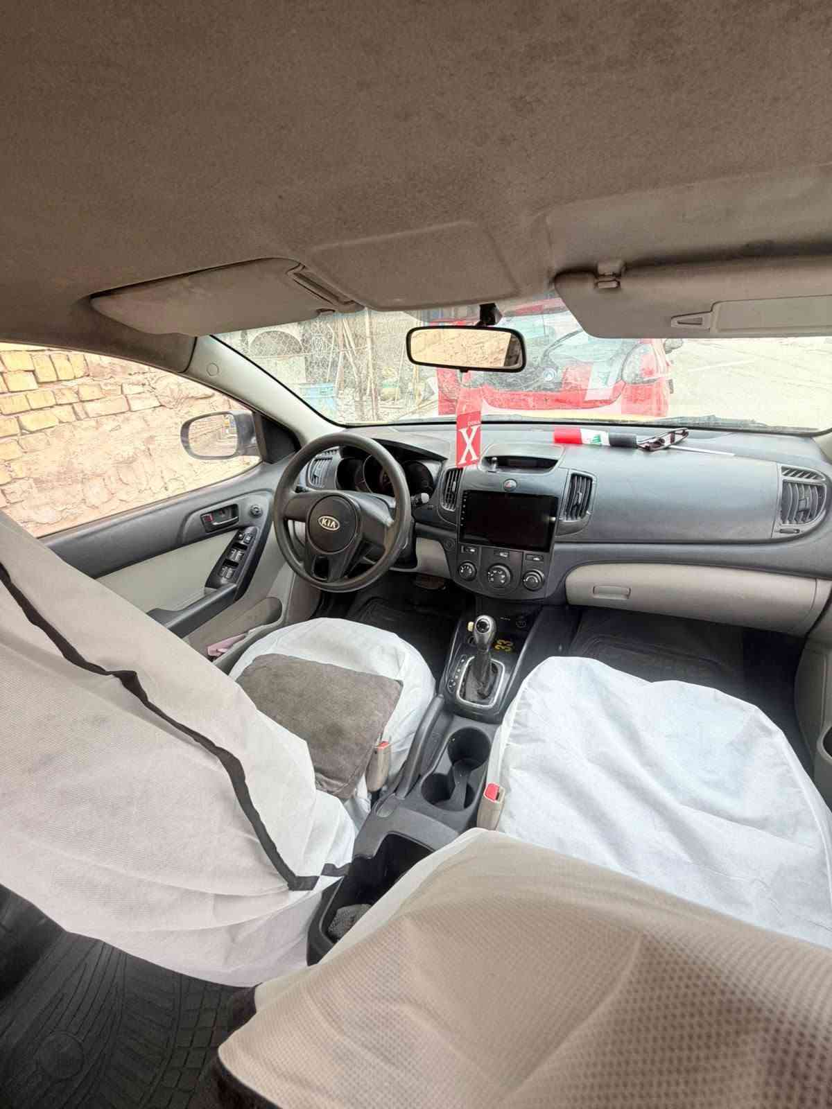 سيراتو 12 خليجي سيارة مال شغل 
محرك كير خير من اللة 
تايرات الامامي جديد الخلفي نص عمر 
حدادية جديدة مشط ستيرن جديد سيارة 
كبل للشارع خير من اللة تبرد ثلج باتري جديد 
والباقي شوفت عينك تجي شوف 
السعر 70
رقم الهاتف 
‏‪***********‬‏
مكان بغداد حي الجهاد
