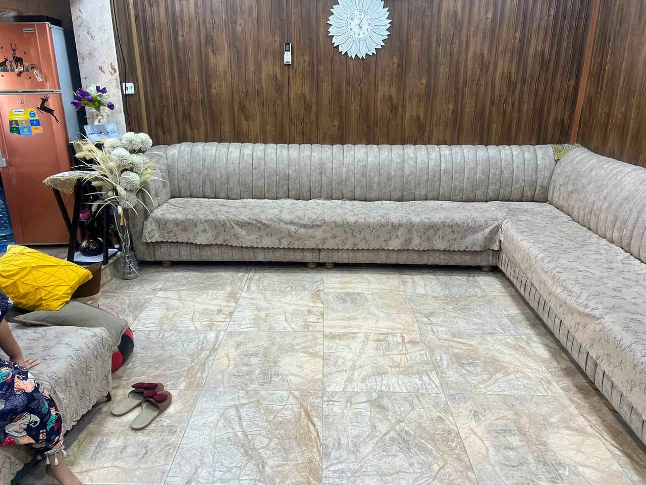 ديوان للبيع ٨ امتار للتواصل على هذا الرقم ‭ ‭***********
