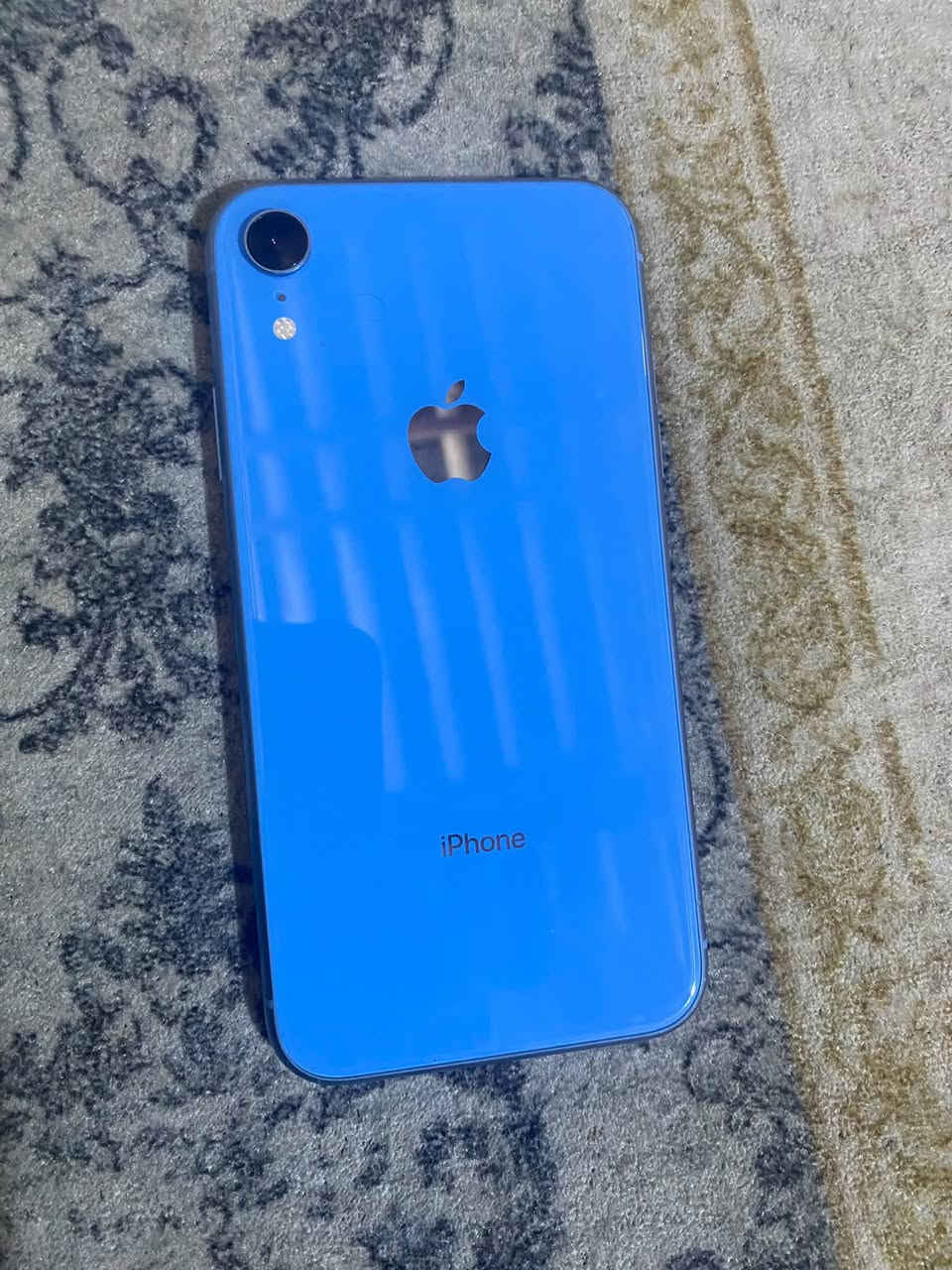 ايفون xr  للبيع 

ذاكرة 64 
بطارية 78 🔋 
الجهاز مثل ما موضح شاشه بيها فطور بي ما مأثر على الاستخدام والكامرة الخلفية بيها رجفة قليل جهاز ما مفتوح ولا مبدل بي شي 

السعر 100 الف بي مجال قليل 

***********

نص مكتوب في الصور:
- ٢:٣٥ < البطارية حالة البطارية والشحن رسالة مهمة حول البطارية حالة بطاريتك متتدنية جدًا. يمكن أن يبدل أحد مزودي خدمة Apple المعتممدين البطارية لاستعادة الأداء والطاقة القصوويين. العثور على خيارات الخدمة... الحد الأقصى للقدرة ٧٨٪ هذا قياس لقدرة البطارية مقارنة بقدرتها عندما كانت جديدة. قد تتسبب القدرة المنخفضة بتقليل ساعات الاستخدام بين عملية الشحن والأخرى. أقصى قدرة للأداء تدعم بطاريتك حاليًا الأداء الطبيعي وقت الذروة. شحن البطارية المحسن للحد من استنزاف عمر البطارية، يتعلم الـ iPhone من عادات الشحن اليومية، بحيث ينتظر ولا يتجاوز ٨٠٪ حتى يحين موعد حاجتك إلى استخدامه.