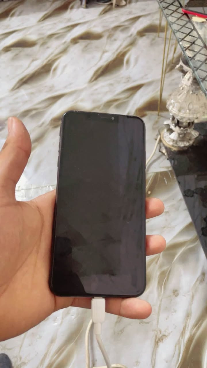 سلام عليكم اكس ماكس بطاريته فوك لسبعين لجهاز كلش نضيف كلشي ممبدل بي شويه اكو فتحه بي من يم لكامره الاماميه السعر 250 /***********واتساب فقط
