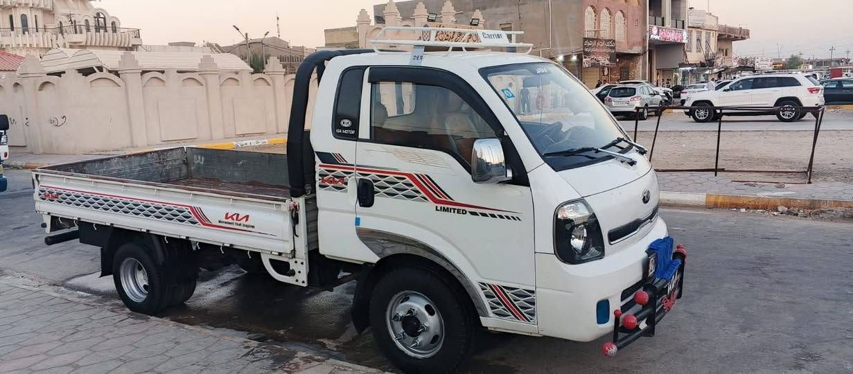السلام عليكم كيه فحل البيع موديل 2018 سياره محوره سند ويل وتاير سياره جديد مكفوله كفاله عامه ما عده بيه بارد بربع قليل عنوان واسط نعمانيه السفسار ع هاذه رقم واسط نكليسي سويه ل 31 حويل ثانيوم***********،،،،،، ***********
