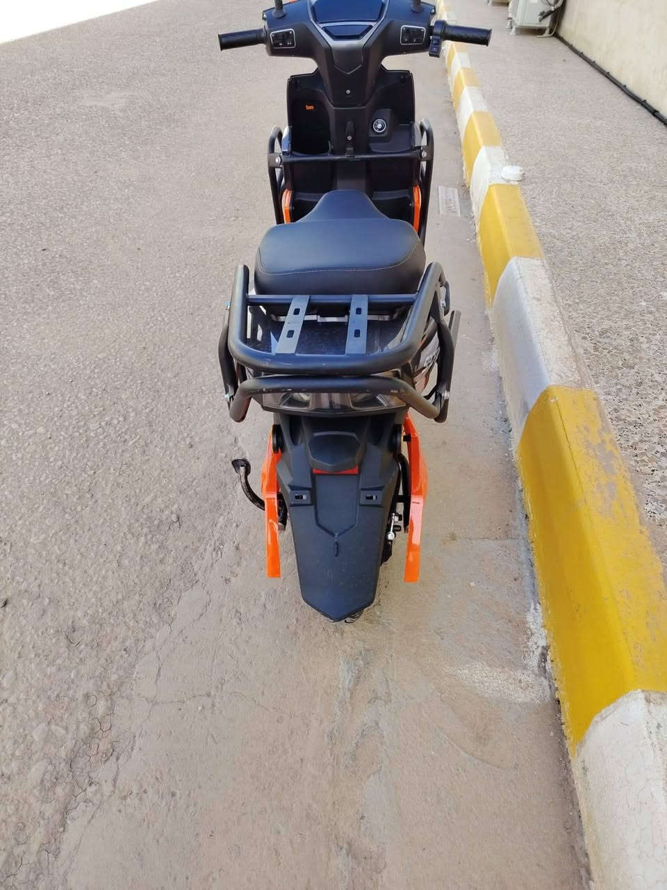 موطور شحن جديد سكنس 6 بطاريه ما ناقصه اي شي ماشي شي قليل جدا سعر950 و بي مجال مكاني رمادي حي البكر للتواصل وتساب ***********@@
