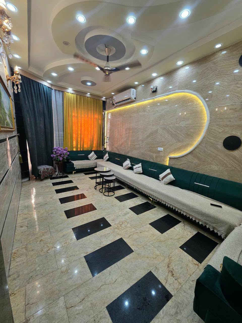 (( بغداد الجديدة قرب مصرف الرشيد ))أو قرب مستشفى العلماء معروض بيت حديث طابقين ملك صرف المساحة ١٢٥ متر الواجهة خمسة متر والنزال ٢٥ متر نضام سويت يتكون من استقبال وصالة كبيرة ومجمع صحيات داخلية وخارجية والطابق الثاني عدد غرف ٢ البناء ٢٠٣٢))للستفسار بآدارة الوسيط العقاري الاستاذعلي خلف الشمري *********** ((***********))للعازم على الشراء من المحافظات العراقية نحن في خدمتكم ((ملاحظة) )نستقبل كل عقارات المحافظات العراقية ننشرة ونعرضة في الموقع والمكتب الخاص بينا فقط ونعمل على بيعها بجهد بشرط (رسمية أصولية )
