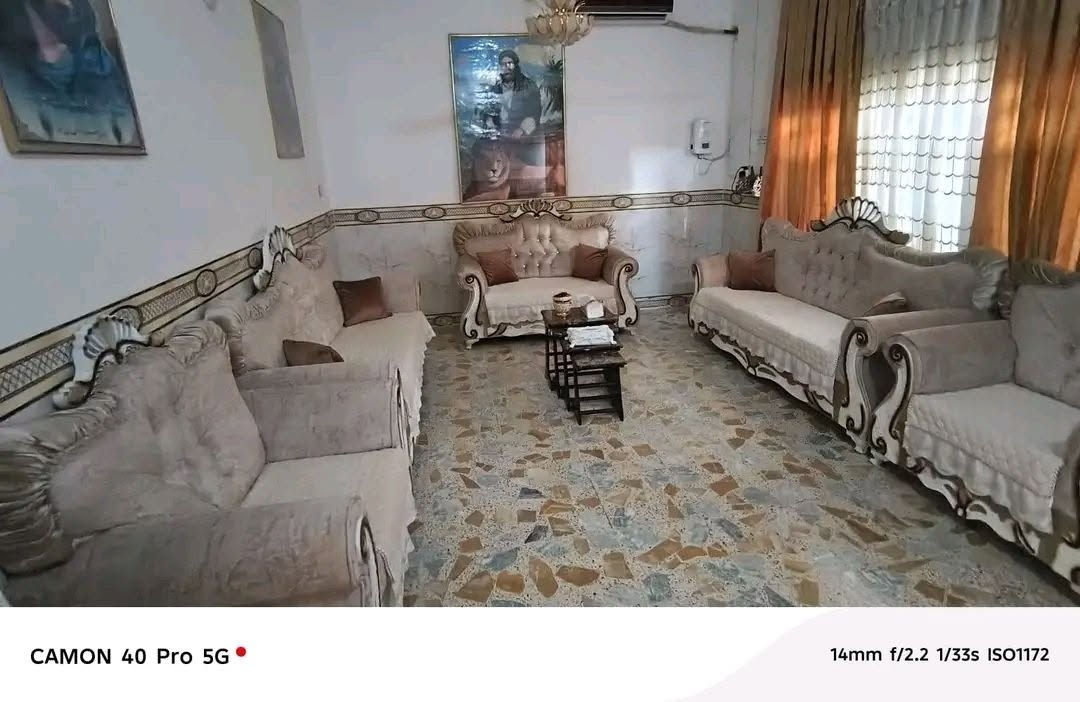دار للبيع نظيف جدا  
     🔅  🔆
⚜️ المســــاحة⚜️ 100 م مربع طابقين 
⚜️ العنــــوان ⚜️ بابل حلة شراع ٨٠ جهة  كربلاء  فرع أسواق زمزم  

            🔆  الــتـــفـــــاصـيــــل  🔆 
 بناء حديث طابقين يحتوي علئ غرفة نوم عدد٢  صالة مطبخ كليدور
🔱الــســعـــر    //١٠٠ /   🔱 

⚜️⚜️⚜️⚜️⚜️⚜️⚜️        
((للاستفســار مراجعـة  # مكتب المستشار للعقارات _والمقــاولات_العامــة

  َنـستـقـبل جـمـيع الـعروض  ↪️
بـيع -شـراء - تـعـقيب - إجـازة بـناء - إفـراز- رهـن وكافة الدوانم الزراعية  والقطع والأراضي الزراعية-  ومن لديه دور شقق محال مشتملات للأيجار))
العنــوان : حلة / حي الامام علي الفرع المجاور لمطبعة حي الامام  أو مجاور قصابة  الاخوين   او الاتصال على الارقام.🟡🟡📞📞📞♾
 🔆📞م***********

نص مكتوب في الصور:
- CAMON 40 Pro 5G 14mm f/2.2 1/100s ISO101
- CAMON 40 Pro 5G
- 14mm f/2.2 1/50s ISO77
- 14mm f/2.2 1/33s ISO1172
- 14mm f/2.2 1/50s ISO149
- CAMON 40 Pro 5G 14mm f/2.2 1/50s ISO605