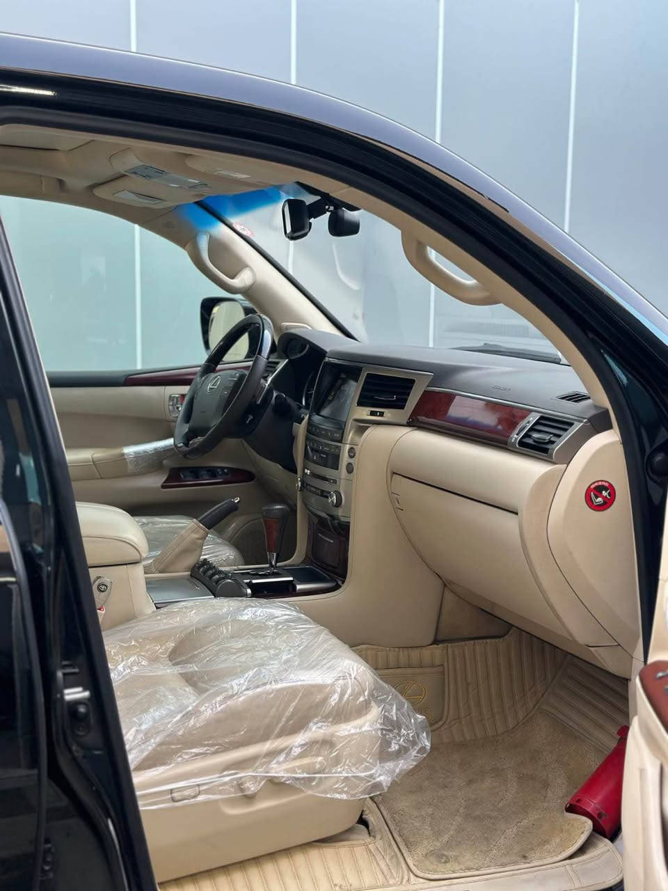 لكزس LX 570 • ٢٠١٤ • ١٣٤٠٠٠ كم