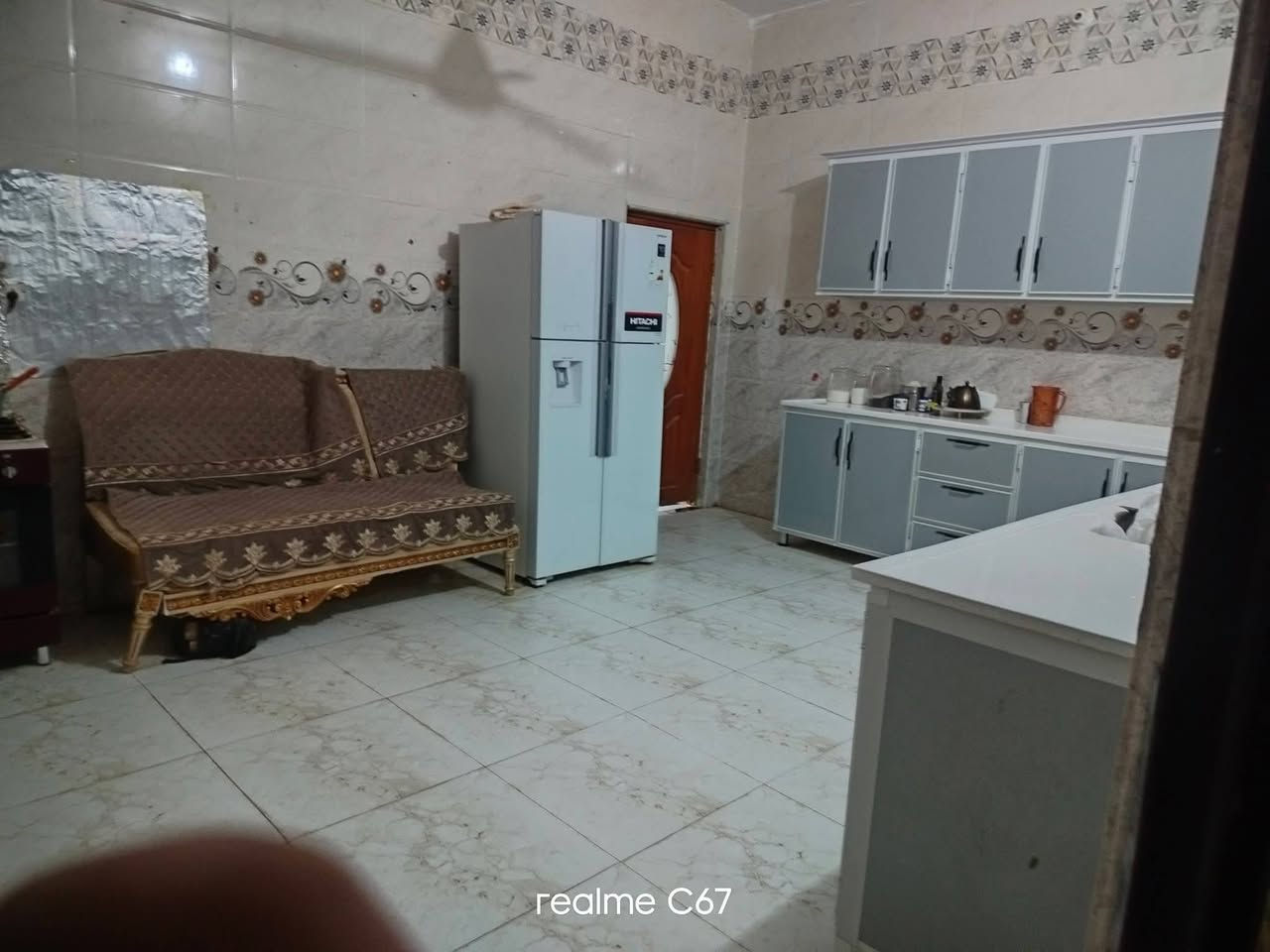 بيت للبيع
المساحة:- 200 (ركن )

يحتوي :- استقبال وصالة ومطبخ وغرفتين نوم وصحيات داخلية وخارجية
 
:-بناء حديث 

:- زراعي ((ومعاملة التطويب مالتة واصلة الناصرية))

العنوان :- قلعة سكر حي سعود 
(مقابل مدرسة سمانة عبر الشارع)

رقم الهاتف :- (***********)

السعر :80مليون البيت مع اثاثه

نص مكتوب في الصور:
- realme C67