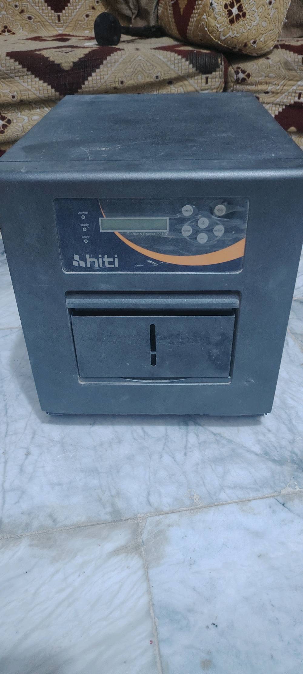 3 طابعات مستخدمات شغالات
طابعتين هيتي موديل P510L مستخدمات سنة وحدة فقط شغالات حراريات يطبعن بالرايبون وحدة منهن تحتاج ورق و رايبون و الثانية بيها ورق و رايبون مثل ما موضح بالصورة
طابعة هيتي موديل P710L مستخدمة 3 اشهر فقط شغالة ايضاً تحتاج كاترج و ورق
كل طابعة و سعرها و اذا تريد كلهن تاخذهن سعرهن 900 الف