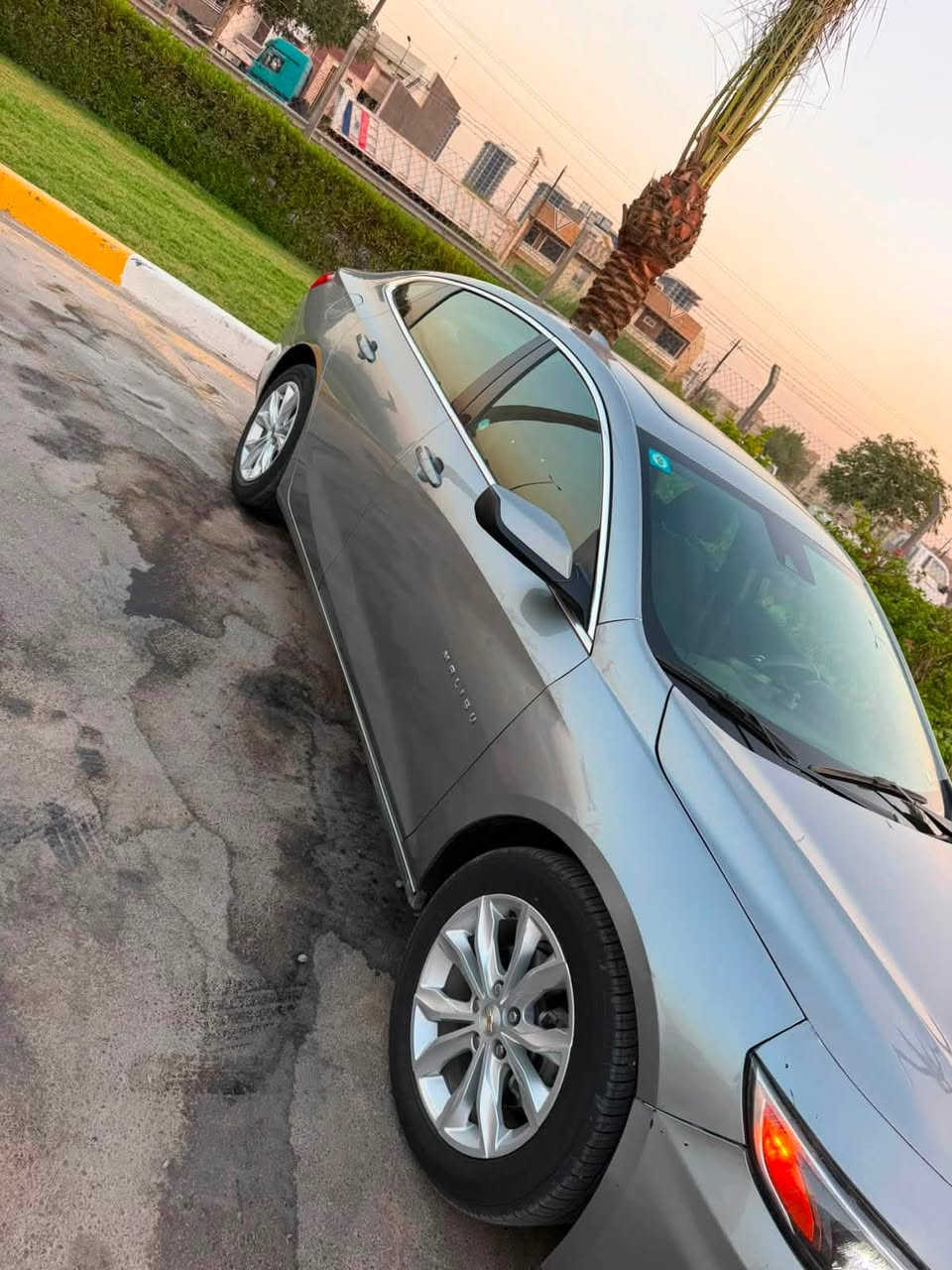 :
🚘 ماليبو LT 2024
✅رقم بغداد ترقيم جديد 
بأسمي 
🇺🇸 وارد أمريكي
🔹 حادث بسيط جداً
🔹 بدون أي دواخل
🔹 الضرر فقط بمقدمة البنيد 
الي يريد الضرر يراسلني ادزله فديو 
والشاصي هم موجود 

✨ المواصفات:
• بانوراما 🌤️
• بصمة أبواب وتشغيل
• كشنات كهرباء مع تدفئة
• شاشة + Apple CarPlay
• حساسات
• كاميرا خلفية
• رادار

🔥 السيارة كلش جديدة ونظيفة
📍 ماشية 40 ألف كم فقط
🛞 تخم تاير جديد شادلها
✅ بدون أي نقص
✅ كلشي بحالة الوكالة

📍 الموقع: بغداد – الكرخ
📞 للاستفسار: ***********
السعر 138 وبيها مجال بسيط
