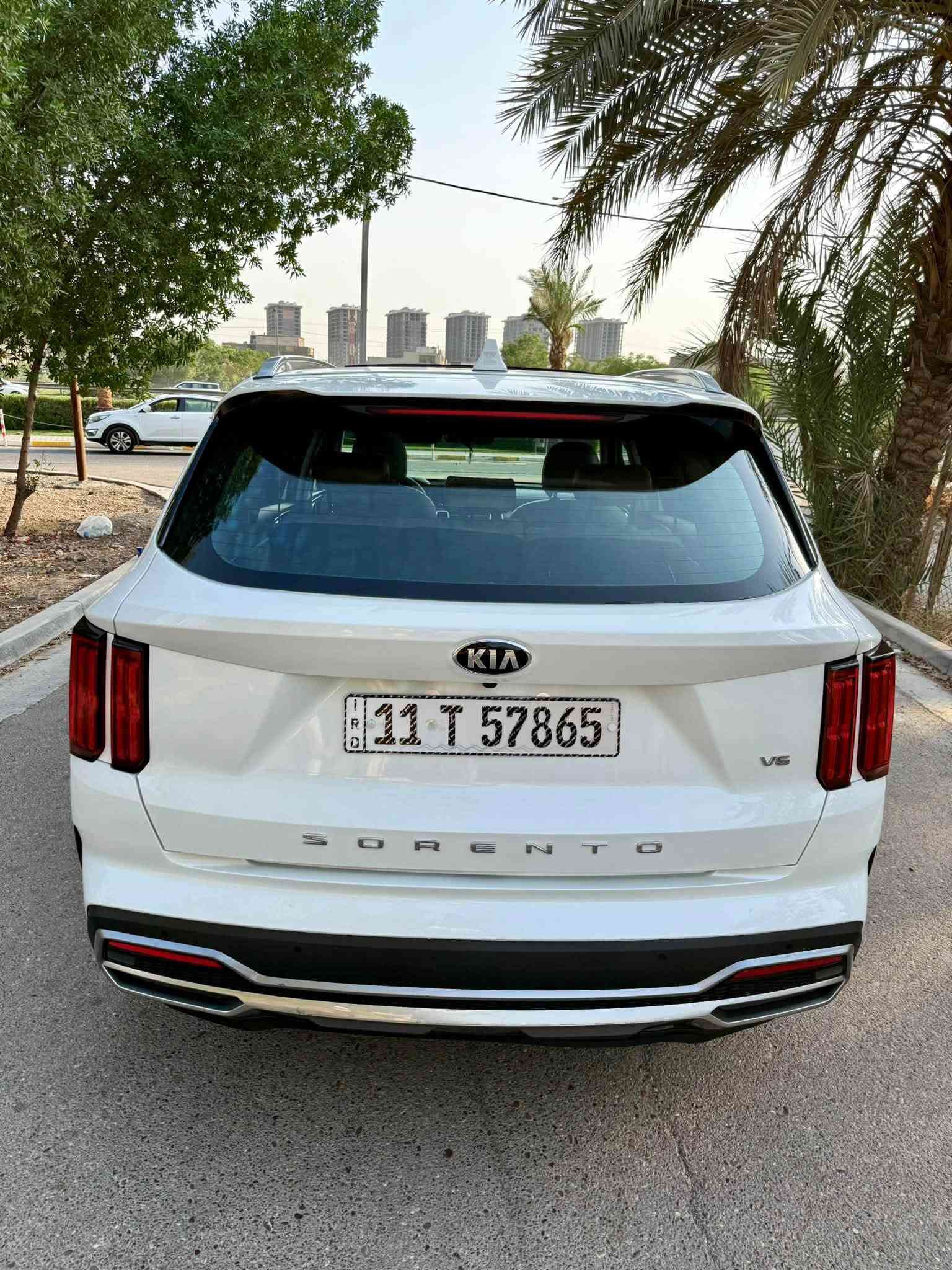 سورنتو  2021 فول للأخير 1/1 اعلى مواصفات مكفولة كفاله عامه  كير مكينه كفاله بيها طخه بسيطه بلدعاميه الخلفيه وبدلتهه وكاله بدون صبغ رقم بغداد بأسمي تحويل ثاني يوم 
ماشية 60 km 
*فور ويل
*6 سلندر
*بانوراما
*لد نهاري امامي
*كير ماوس
*هاند بريك دكمة
*الاضواء الداخلية لدات لمس
*ترحيب عند الاقتراب
*أربع كاميرات 
*حساس امامي خلفي
*قيادة ذاتية
*كشنات جلد
*كشنات كهرباء
*اربع وضعيات قيادة
*مخارج شحن كل الكشنات
*5ويل
*7راكب
*بصمة تشغيل وابواب 
*شاحن لاسلكي
*تشغيل عن بعد 
*نظام الملاحة 
*شاشة كبيرة أصلية 
*4 دسك
*فتح صندوق كهرباء
*لايت زنون 3عدسات LED
*بگ لايت LED
*قبضات ابواب المنيوم
*ماسحة خلفية
*شاشة Apple car play
*كاميرا خلفية دوارة وي الستيرن
*ميموري
*مثبت سرعة 
*نظام نزول المنحدرات 
*ويل كب حجم 19
*لد داخلي بلادي الوان متغيرة
*تبريد لمس
*بصمتين وياها
*اوتو هولد وباقي المواصفات معروفه 
‎ السعر 238
للاستفسار التواصل واتساب وخط متوفر ممتواجد عل فيس
جميع التفاصيل مذكورة رجاءً فقط الجاد بالشراء يتصل 
***********
مكان السيارة بغداد الغزالية
