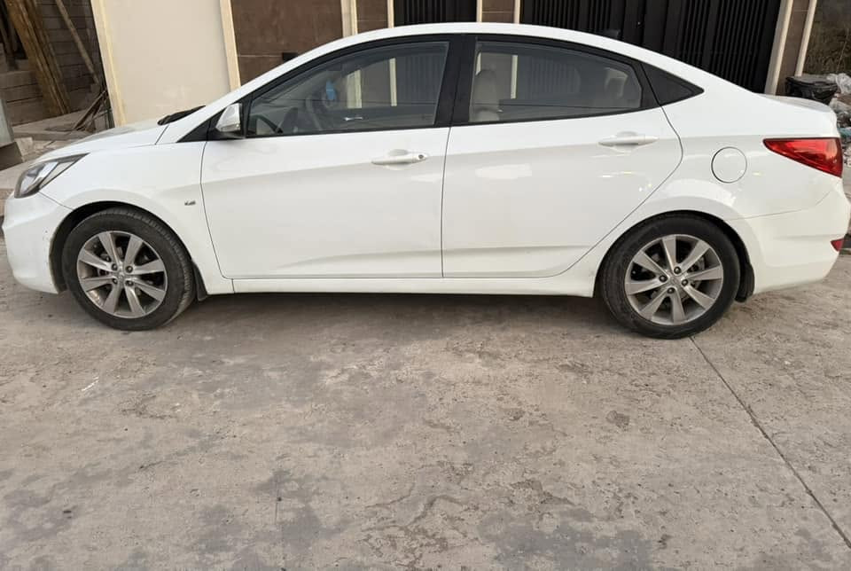اكسنت مضلع ٢٠١١ بلو فول مواصفات رقم نينوى سنوية ساقطه بيها طخات معدل ع البارد وبيها مكانات صبغ شرط التحويل السعر ١٠٠ وبيها مجال شرط التحويل مكانها موصل جانب الايسر تواصل واتساب ***********
