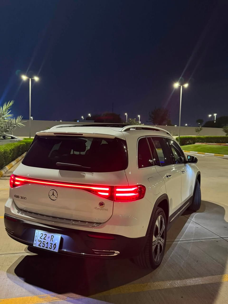 السلام عليكم عندي مارسيدس EQB 2024 حجم 300 4Matic كلش جديدة السيارة اريد ابيعها رقم اربيل بسمي داخل اسود 
السيارة فووول كهرباء و كولش اقتصادية
صندوك كهرباء
دواخل ليد
بصمة تشغيل
كشنات كهرباء وتدفئة ومساج 
بانوراما 
للعلم السيارة 4 نضام قيادة بيه و بيه ملاحظات بسيطة و السيارة غنية عن التعريف 
جاهزة من جميع النواحي 
للبيع بسعر 320 ورقة بيه مجال
مكاني اربيل  
***********
***********
***********
