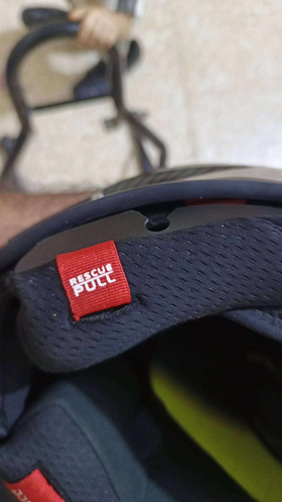 عندي هاي الخوذه كوالتي ماستر كاربون فايبر AGV Pista GP RR Carbon (Master Quality / Replica)
كلش نضيفه شكد تسوه 
***********
