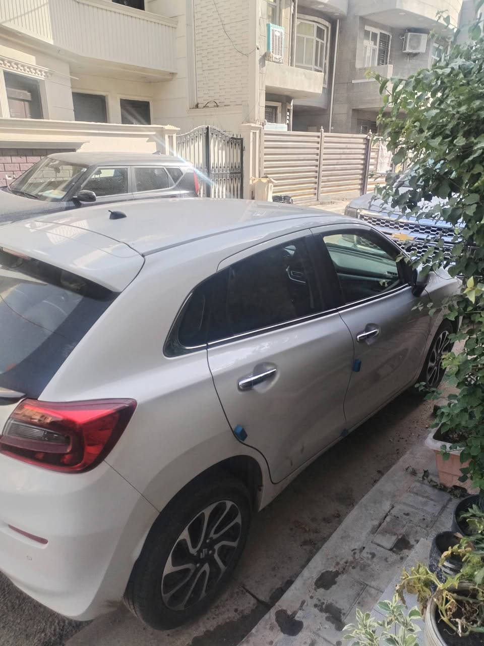 السلام عليكم سوزوكي بالينو 2024 GLX أعلى فئة ماشية 40 الف بيها شخط بالباب الي بصف السايق والحادث مالتها موجود بالصورة مبدل دعامية خلفية وبك لايت وصبغ شبر يم القبغ مال بانزين فقط الباقي على وضع الشركة كير مكينة تبريد حدادية بعدها بالضمان ماخذها من شركة الصادق السعر 23 مليون وبيها مجال قليل مكاني بغداد الدورة وهذا رقمي ***********
