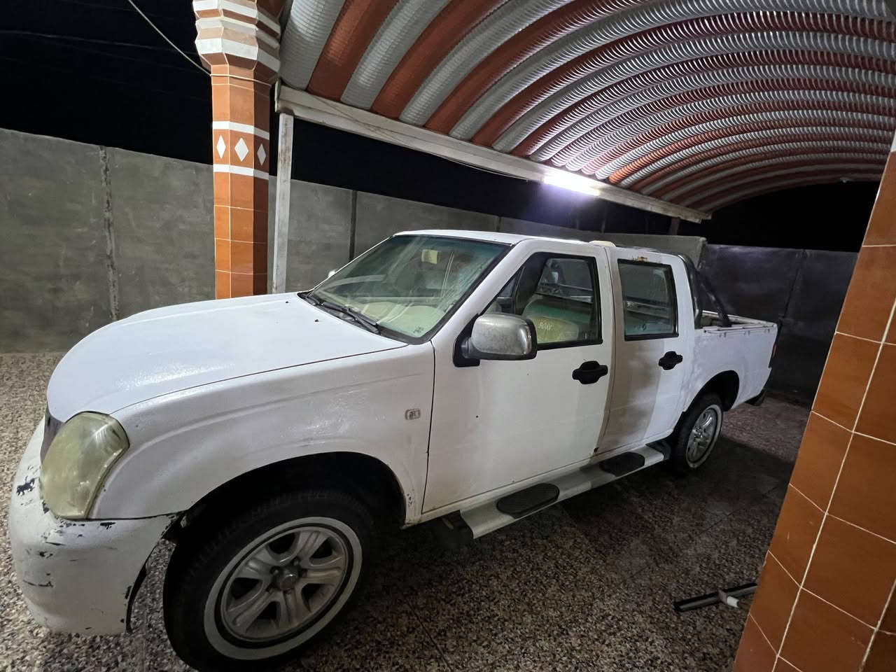 كنوة 2006 .
رقم بغداد  الماني 
منظومة تبريد كاملة وتبريد فول 
كير محرك اكسل خير من الله 
حدادية اماميه جديدة +    اربع. دبلات جدد 
باور جديد 
دينمة جديدة 
بريك امامي خلفي هو والعنبار جدد 
داخل نظيف والأرضية مدوشمة جلد 
تايرات تخم 
سلف جديد 
ماشية 83000
سيارة جاهز نقصها بس كهربائيات البك لايت 

((( السعر 34 $ ))) وبيها مجال 
العنوان بابل. .المدحتية .ومتواجد بغداد هم

***********
