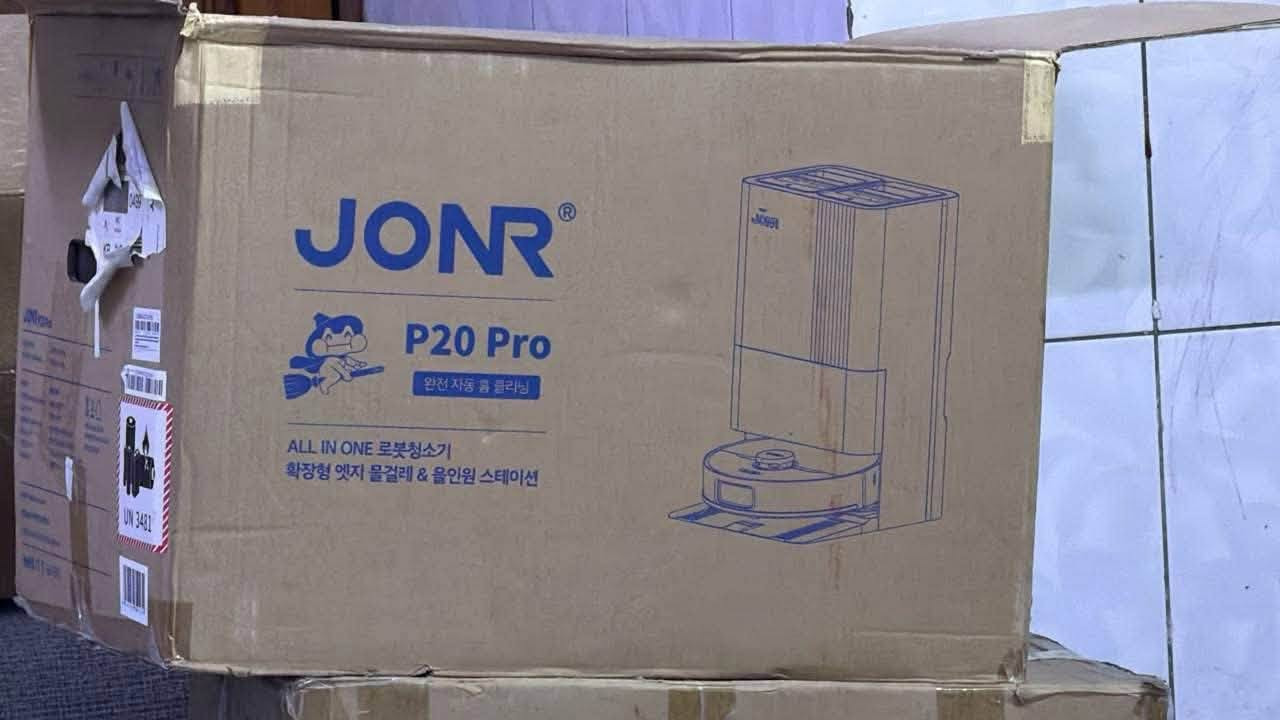 هذه مكنسة روبوت من طراز JONR P20 Pro، وتتميز بوجود محطة تنظيف شاملة.
• تتمتع المكنسة بقوة شفط عالية تصل إلى 8000 باسكال، مما يسمح لها بإزالة الغبار والحطام بسهولة.
 • 
 • تتضمن المحطة قاعدة أوتوماتيكية بالكامل تقوم بجمع الغبار، وتنظيف الممسحة، وتجفيفها تلقائياً.

 • تدعم المكنسة ميزة "الممسحة الممتدة" (Extend Mop) للوصول إلى الزوايا والحواف بشكل أدق 
🔴السعر 330 الف  🔴
للتواصل وات ساب ***********

