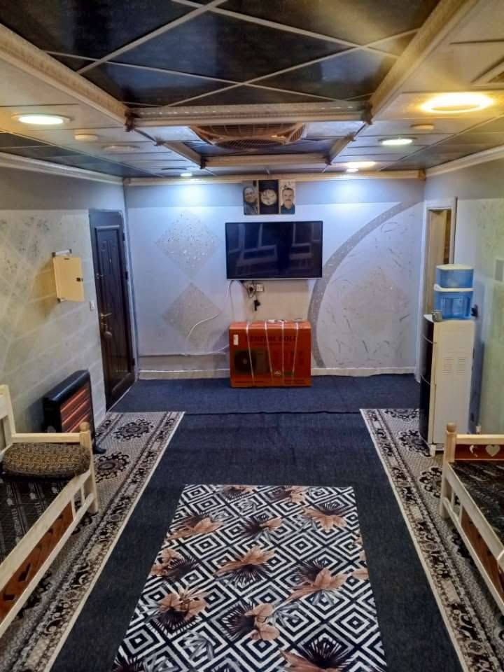 شقة • نضيفه • شقق صدام شارع عام