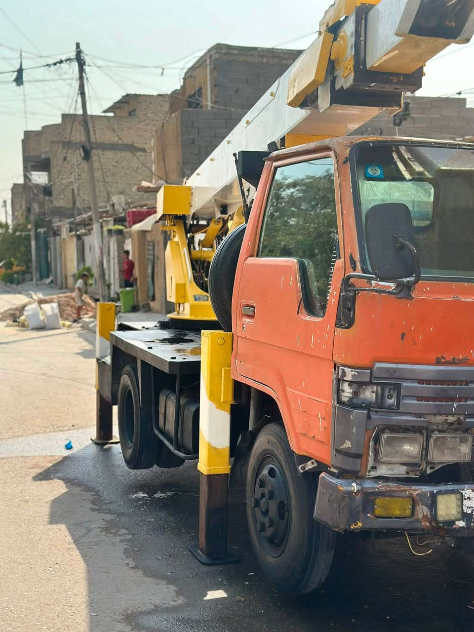 شاحنة • ارتفاع ١٤ • جاهزة للعمل