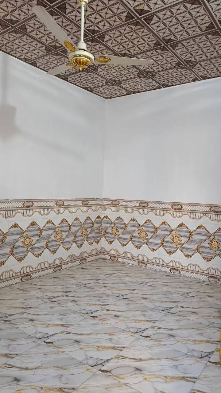 دار 110 م تجعيب طابوك عالي عن شارع بناء بلوك عكاده يحتوي على غرفه وصاله ومطبخ واستقبال صحيات داخليه وخارجيه شارع تبليط ١٠ متر منطقه كلش مرتبه عنوان سايدين المطار شارع علكم نهايت شارع حاتم الخير سعر 37وبي مجال للاستفسار زورو مكتب الغريري ركن شارع حاتم الخير الرقم ***********
