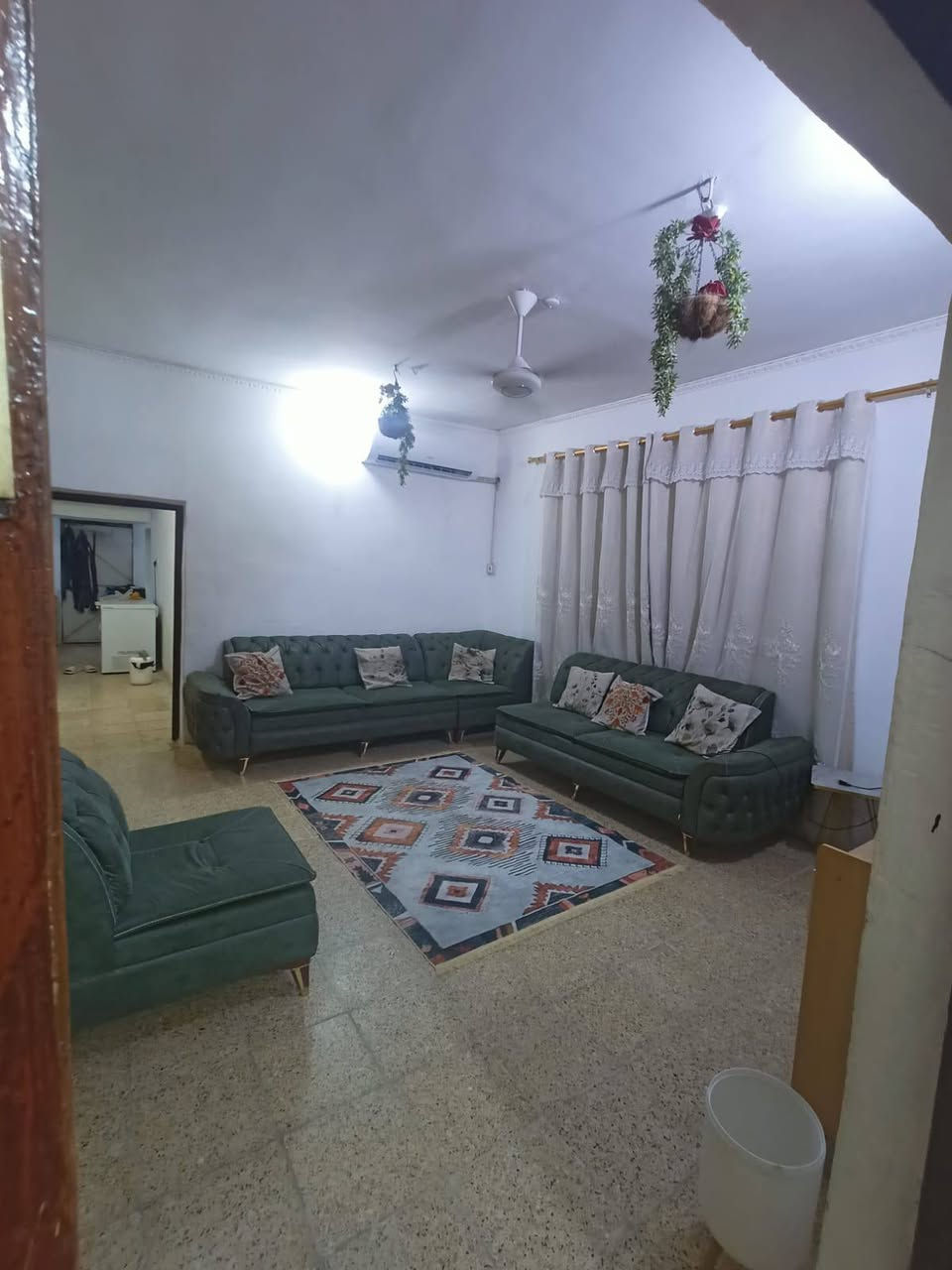 السلام عليكم بيت بحي الشهداء مقابل حي الصناعي الجديد مساحة البيت 228 طابق ونص يحتوي على 3 غرف نوم الاستفسار ***********
