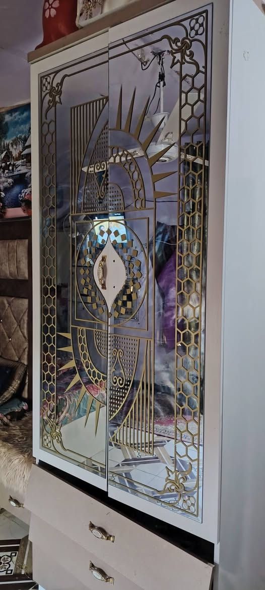 السلام عليكم غرفه نوم للبيع نظيفه كلش الاستفسار التواصل على الواتساب ***********
