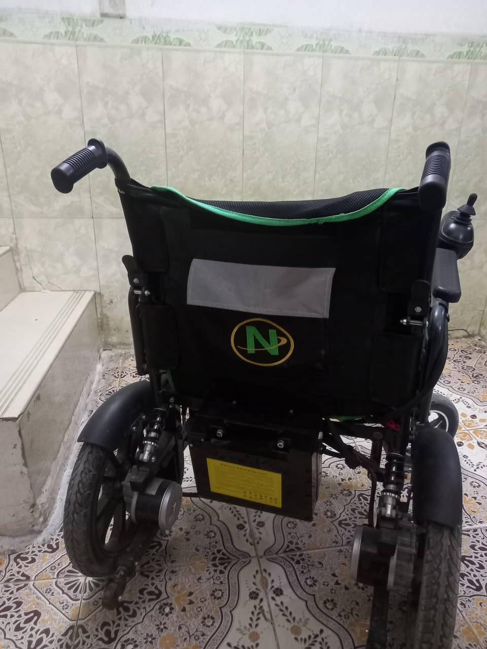 السلام عليكم  عربانه جاهزه واخت جديده استعمال قليل وشحن فول كير شخط مابي  السعر 450 مكان كربلاء رقم ***********
