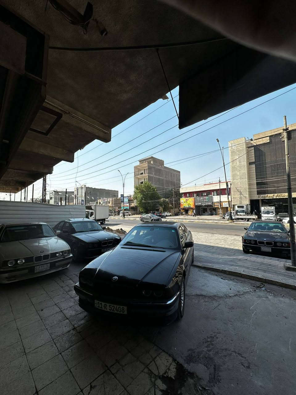 بي ام دبليو 1992
فول مواصفات 
بجم عريض 
مكينه كير صدر امامي خلفي جديد منضومة تبريد جديده تخم تايم جديد غرفة جديدة السيارة جاهزة انكل سلف ترايك للبصرة وين متروح جاهزة الف دينار مذب عليهة السعر 63  وهذا رقمي واتساب *********** تحياتي للجميع
