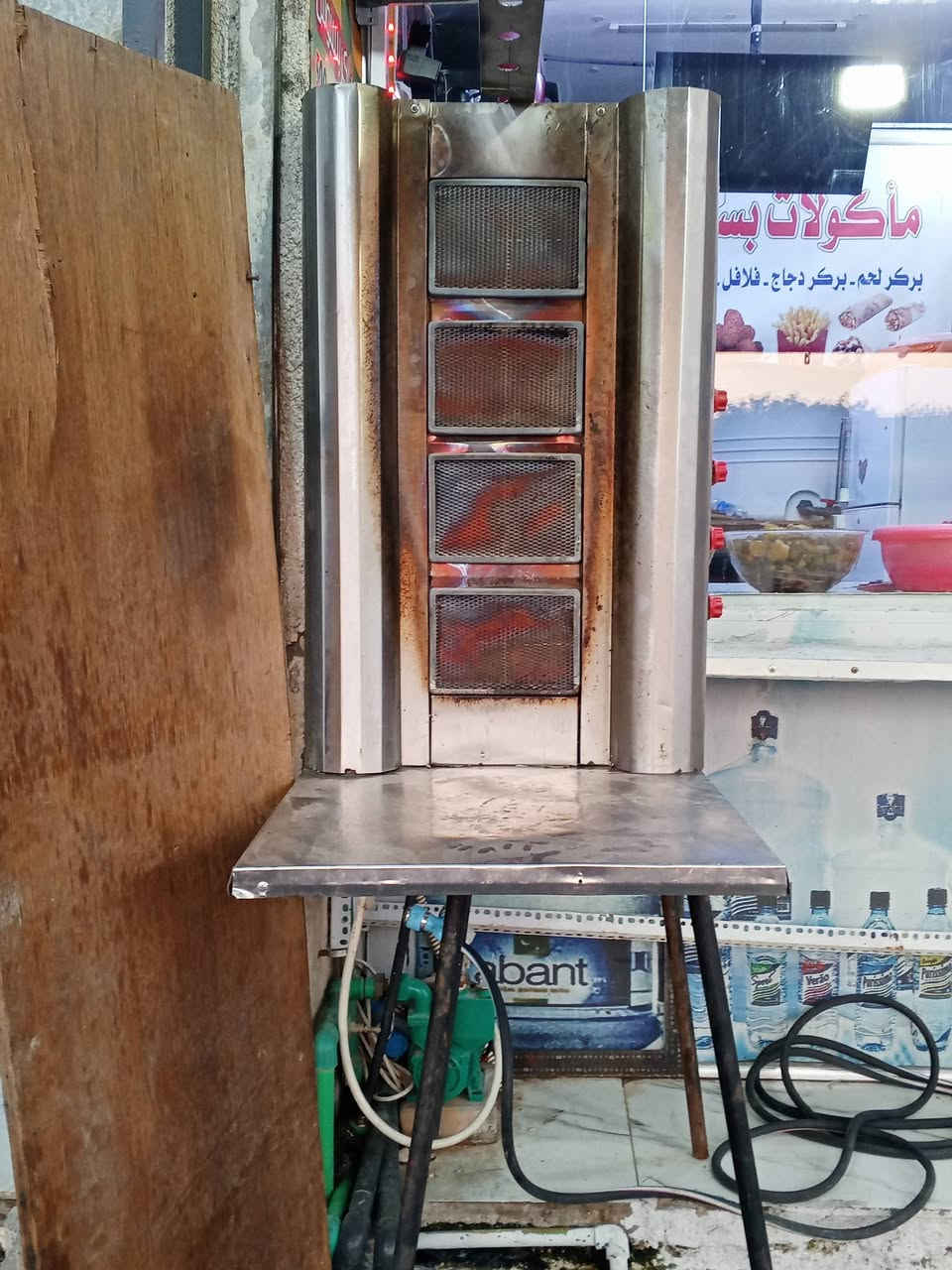 شواية كص مع جميع ملحقاتها كلشي ماتحتاج بس نزل لحم وشتغل مع شيش اضافي للبيع للتواصل  واتساب ***********
