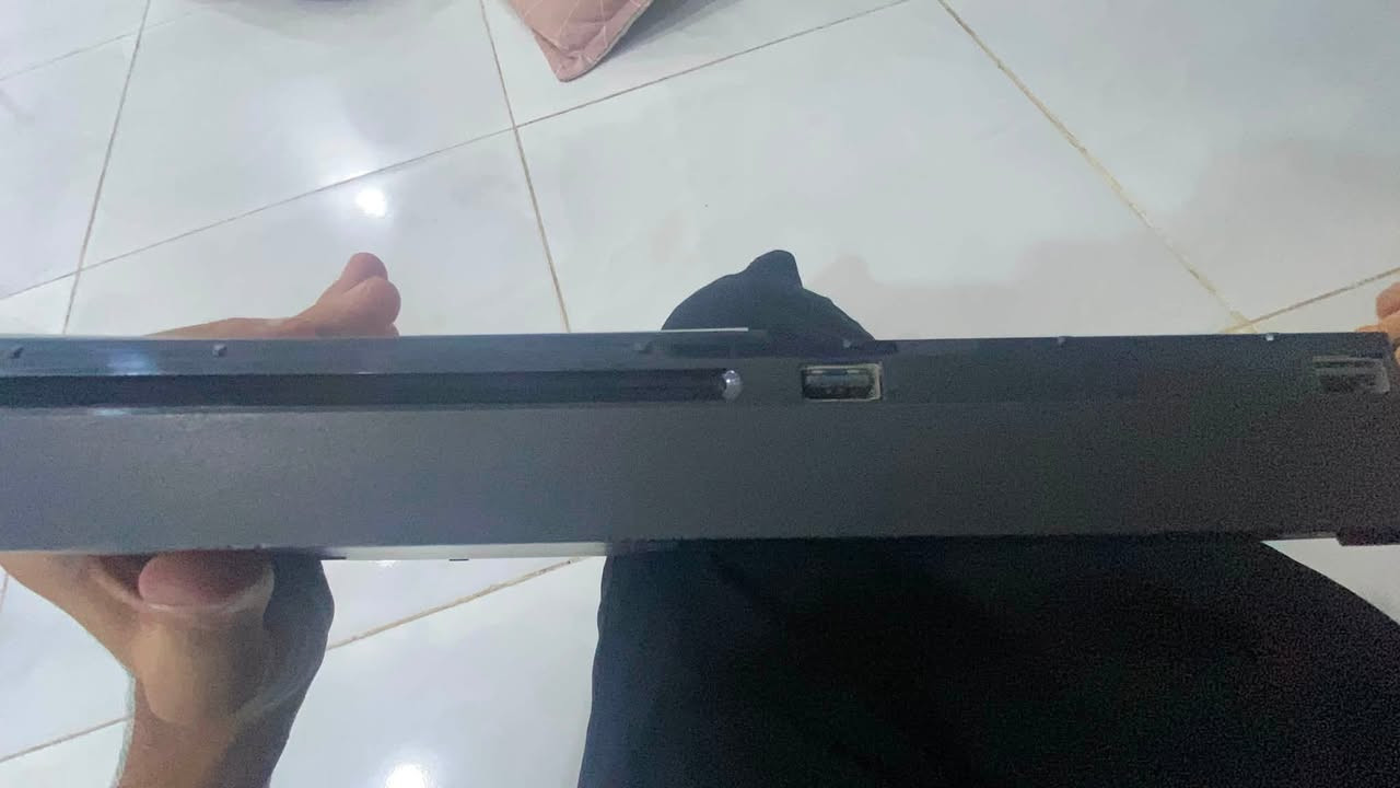 للبيع: جهاز PlayStation نوع لبلي (بلي 4 slim online)

الحالة: بحالة ممتازة ونظيف جداً (استعمال نظيف / محافظ عليه).
الملحقات: يدات تحكم 4 (واحدة منهم أصلية والباقي كوبي) مع شاحن يد تحكم وسلك الطاقة وHDMI الأصلي.
الألعاب: قرص كول آف ديوتي الجزء الرابع + قرص باتلفيلد الجزء الأول + حساب في البلي يحتوي على لعبة The Crew 2 (مستوى 188 و47 سيارة) وFIFA 24.

السبب: التغيير / عدم التفرغ.
السعر: 350 ألف دينار.
المكان: البصرة - الجزيرة.

للتواصل: رسائل الخاص أو الاتصال على الرقم (***********)
