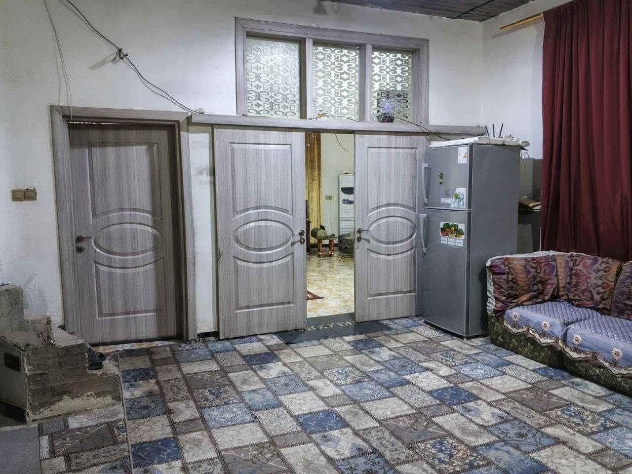 بيت للبيع طابو صرف مساحته ٤٠٠ متر في حي الفرات قرب معمل السمنت او قرب حي الجامعة 
بناء حديث متوفر خدمات مي وكهرباء وقريب على الشارع العام غرفتين جوه ٥×٤ وصاله  ٥×٦ والاستقبال ٥×٦ والمطبخ ٥×٥ 
مع طابق ثاني غرفتين نفس الجوه وصاله وحمام مع وجود حديقه جانبيه يمين ويسار البيت وكذلك متوفر مولد ٢٤ ساعه لقربه من برج اتصالات السعر ١٨٠ وبي مجال 
***********
