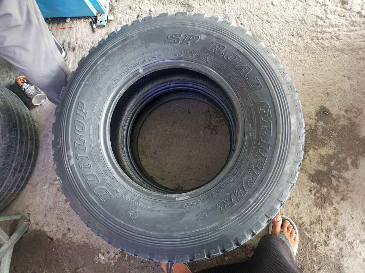 مونيكا جبلي • دنلوب شبه جديد • ٢ زوج بالون