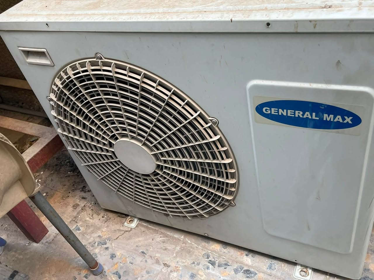 للبيع سبلت كنتوري طنين ونص ب400 الف مفرغ الغاز مالته
العنوان بغداد الكرخ 
رقم الهاتف ***********
