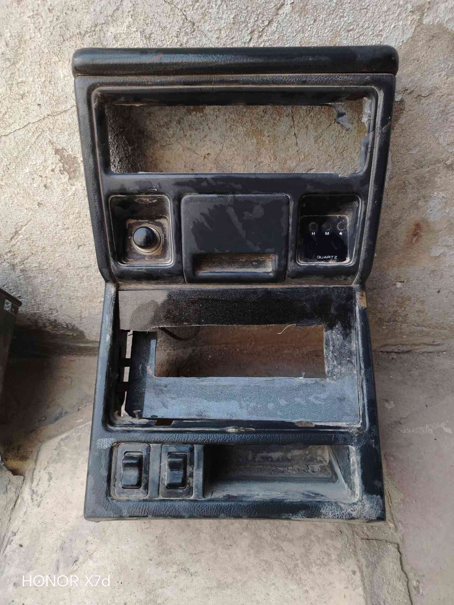 السلام عليكم من رخصت الادمن لوكير ومجمع استرين كامل حتى الجوزه ودرع مكان بابل الحمزه الغربي للبيع ***********

نص مكتوب في الصور:
- HONOR X7d