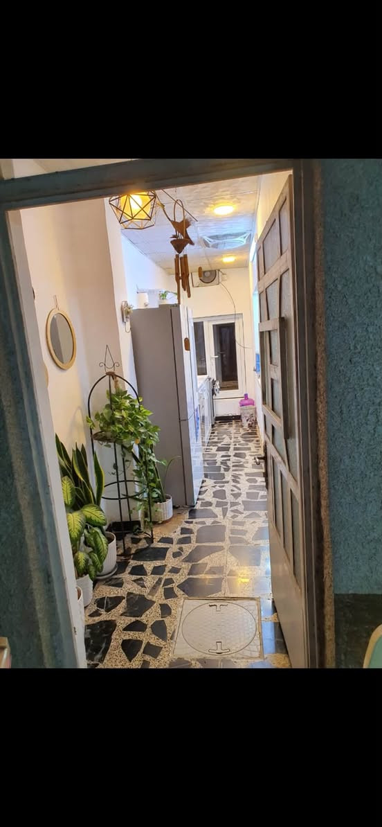 السلام عليكم
بيت مساحة ١١٠ طابو صرف بسمي واجة ٥ونص  والنزال ٢٠ متر بي غرفيتين نوم شهداء العبيدي الثانيه خلف المستوصف سليمان الفيضي ***********طابق ونص
