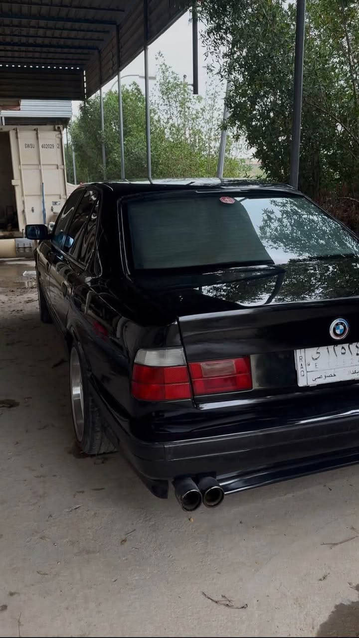 سيارة bmw 525i اصل وفصل بليتة وسنوية
- ميكنة جديدة صارلها 15 يوم 25 مسكر تك فانوس 
- كير اوتوماتيك
- صبغة جديده 
- داخل اسود وصاج الغرفه كلش حلوه ونضافة 95٪ 
- عليها سستم سماعات بدون دمام من مركز تيزاب 
- ويل كب ام 18 توسايز 
- سيارة كامله مابيها اي نقص 
- حدادية اماميه جديدة 100٪ 
- حدادية خلفيه 80٪ 
- منظومه زنون ثلجي جديد 150$
-رقم بغداد مداور ثاني يوم 
يعني السيارة مابيها نواقص ترايك وين ماتريد 
مكاني حله ***********

