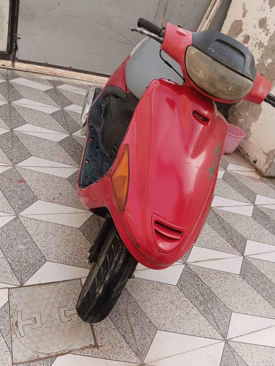 دراجه للبيع شغاله سلف هندر كهربائيات 
دبلات 
فقط الكفر تعبان 
صارنصه رياضي شلعه ومعدل 
السعر 300 وبيه مجال 
العنوان النجف شارع الصب ***********
