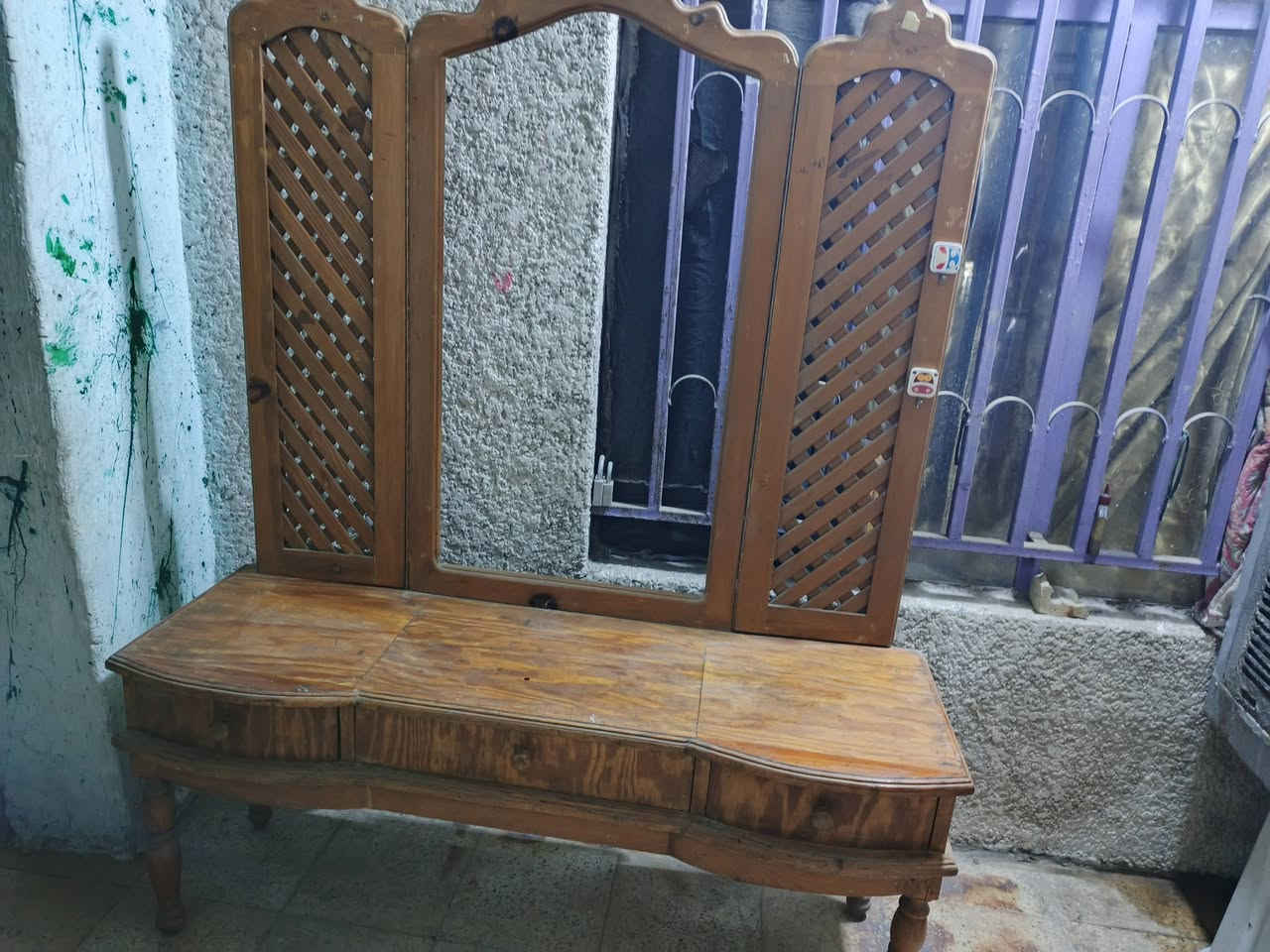 غرفه نوم • ميز تواليت • ٦ مقاعد