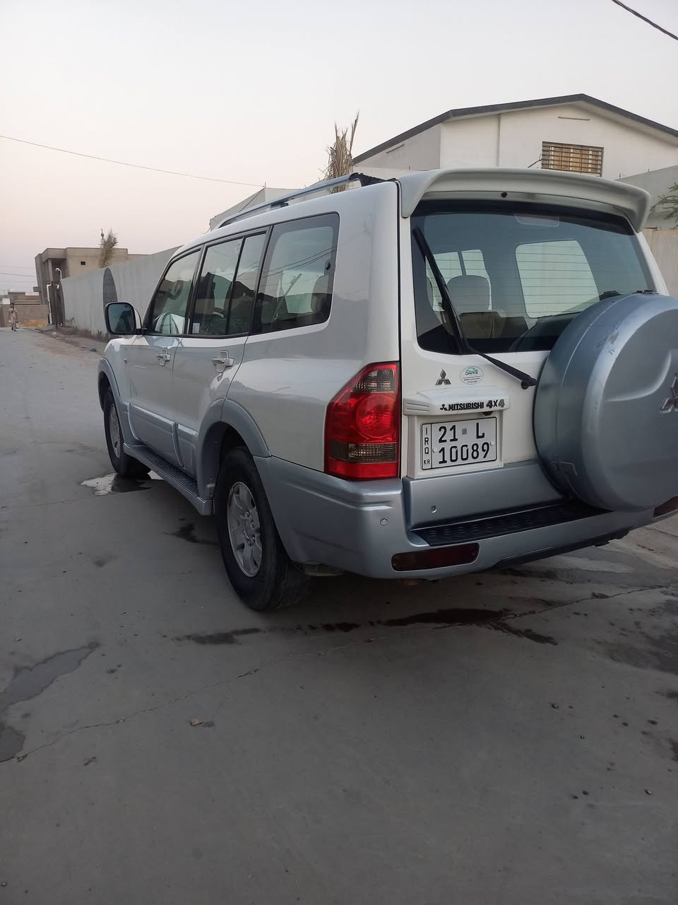 باجيرو للبيع  2006 بانزين ومنضومة غاز سيارة عالبلاد رقم سليمانية رقم جديد وهزه جديدة سنوية بأسمي شرط تحويل 
حجم المحرك 3000 محرك بلادي تدفئه تبريد 3 قطع 
تايرات جدد سيارة حيل نضيفة مالت بيت وضع شركة بس بيها شبر بارد طرف اليمين جامرلق فقط 
السعر دفتر وخمسة وبيها مجال حك الجية  مكان السيارة كركوك منطقة الصيادة المحافضة الجديدة 
رقم الهاتف ***********
