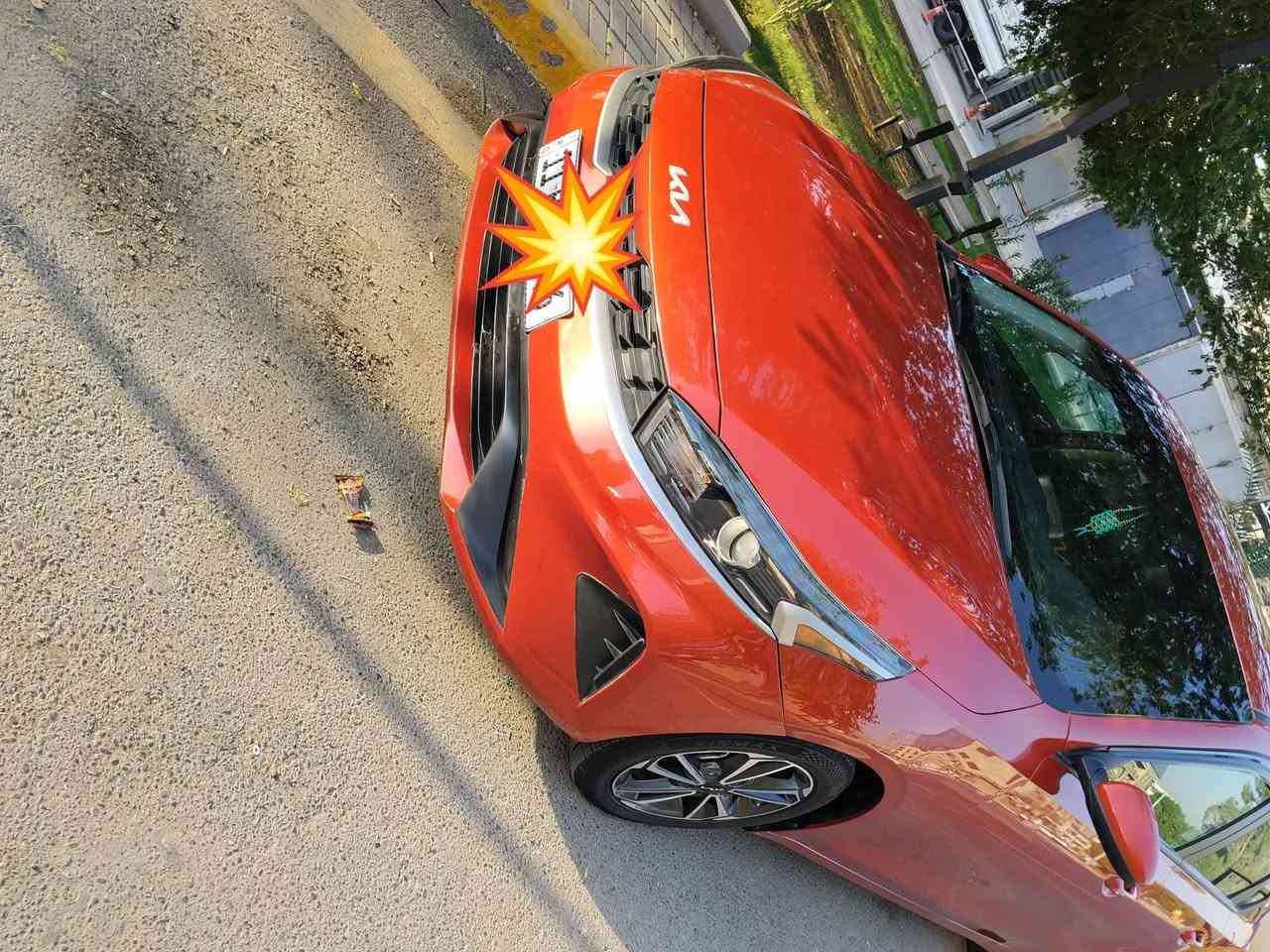 السلام عليكم للبيع كيا فورتي  لون مميز مشمشي2023 وارد امريكي حادثها كلش بسيط مصلح نفسه بدون ايرباك السياره كلش نظيفة باسمي رقم بغداد دولي هزه@@@ رقم جديد مكان السياره بغداد اليرموك  ماشي32  ***********: ابو علي يوجد واتس اب السعر 145 وبيها شي بسيط حك الجيه
