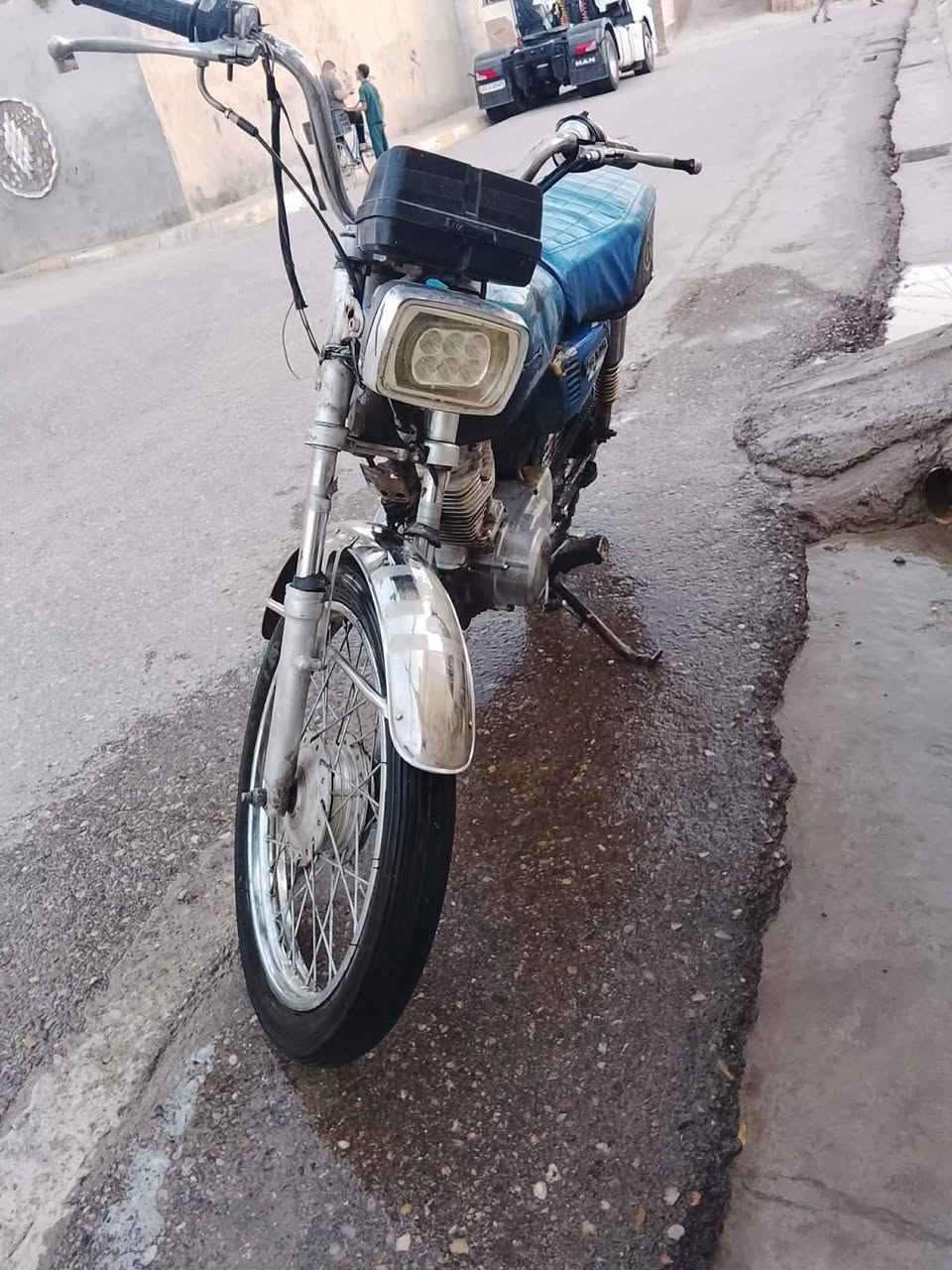 سلام عليكم دراجه للبيع موديل 21 كهربائيات شغاله اوراق بي بلادي محرك نضيف تايرات جدد السعر 240 وبي مجال الرقم *********** بي وتساب هم
