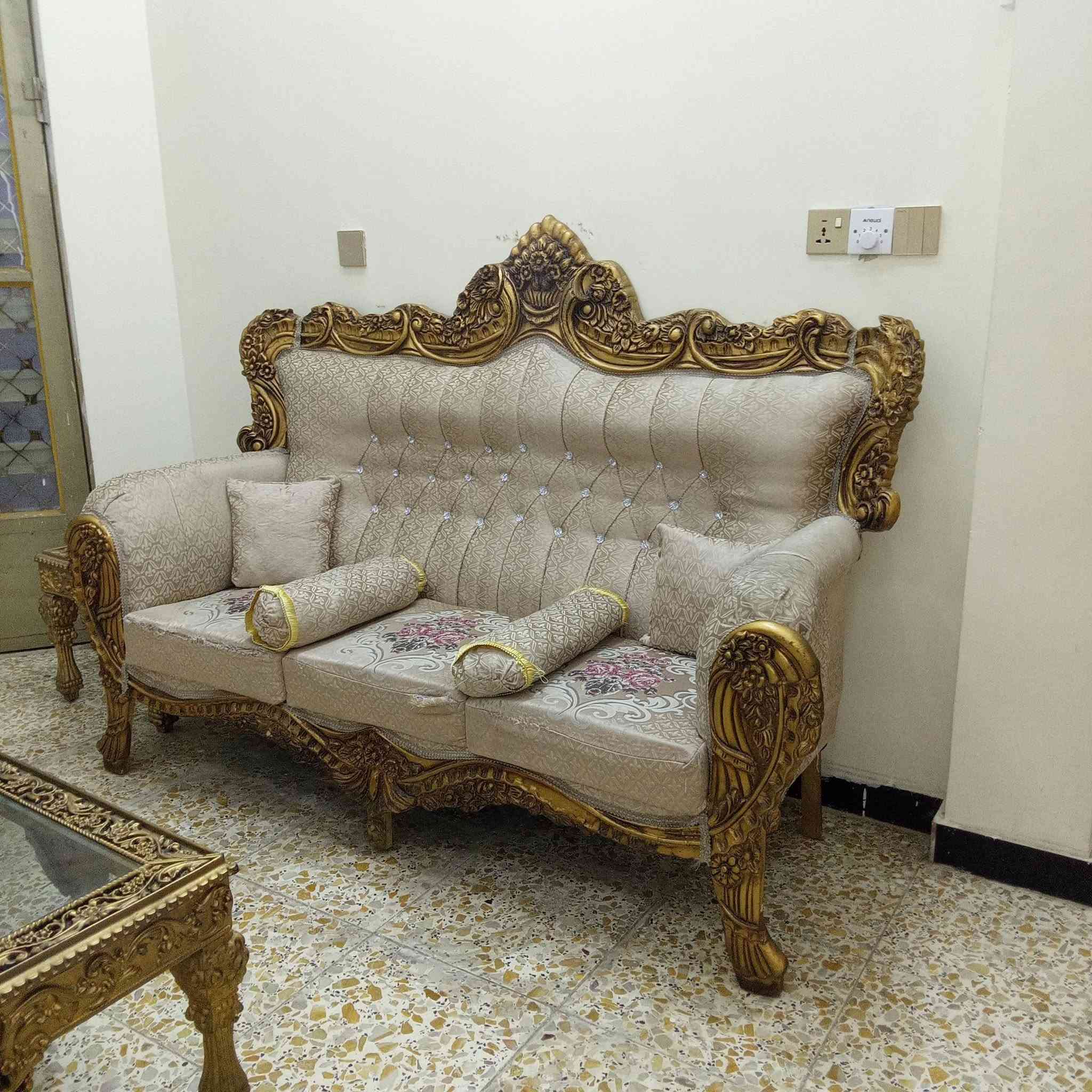١٠مقاعد • نضيف ١٠٠٪ • مع كوشات