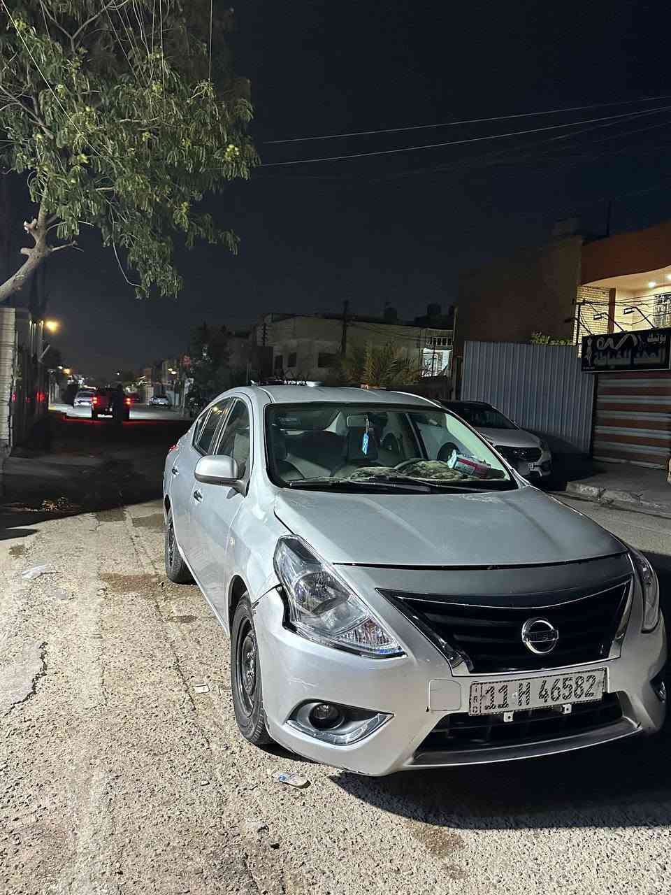 السلام عليكم 
نيسان سني هندي 2020 بليته زركه 
حادثها جاملغ عكس السائق والسياره موضحه بالصور 
السياره خير من الله كير محرك مكفولات  دواخل دوشمه جديده مع الارضيه شاشه كار بلي 
بيها نقص اذان محرك ودرام شفت 
باسمي السياره وشرط التحويل 
السعر 88 وبيها مجال 
مكان السياره بغداد الزعفرانيه
***********

