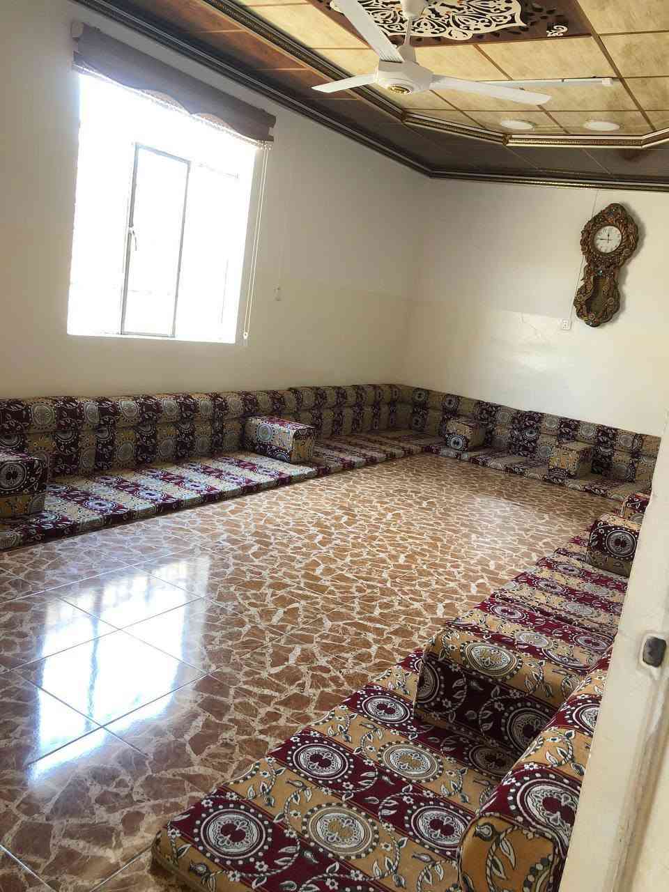 ديوان ارضي • مستخدم قليل • ٧×٣ ونص
