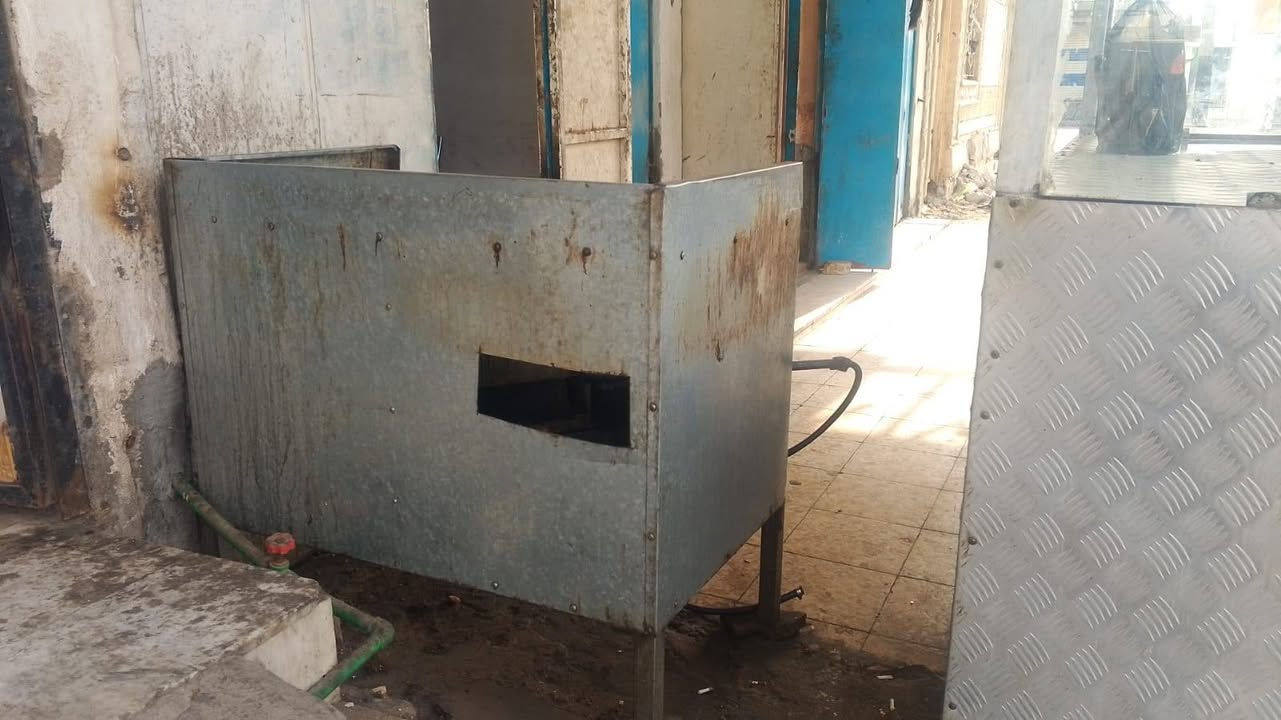 اغراض مطعم كاملة نضيفه شغالة 
جام خانة 
ميز تكلاة
شواية بركر
ثرامة فلافل حجم الماطور حصانين والشة ٢٢ ( يعني المغول المضبوط)
العنوان الحيانيه شارع موسى الكاضم 
سبب البيع ضرف
خير من الله بيهن ولكن مستعجل على بيعتهن بسبب ضرف
شراي كبل اتصل ***********

