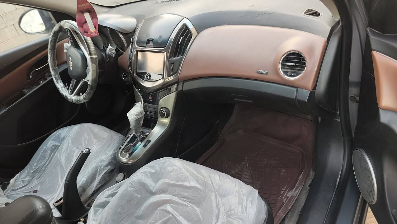 السلام عليكم ورحمة الله وبركاته شوفرليت كروز موديل 17     خليجي كفاله من صبغ وضربه فول مواصفات لمتدت فتحه سقف قياده ذاتيه حساس خلفي امامي لايت زنون كشنات جلد تبريد قطعتين كامره دواره بلادي ويل كروم  نظام تشخيص اعطال وبعد هواي موصفات  وجاهزه من كلشي مكينه 1800المرغوب  رقم نجف مكاني نجف الاستفسار *********** السعر 85   مراوس ترهم
